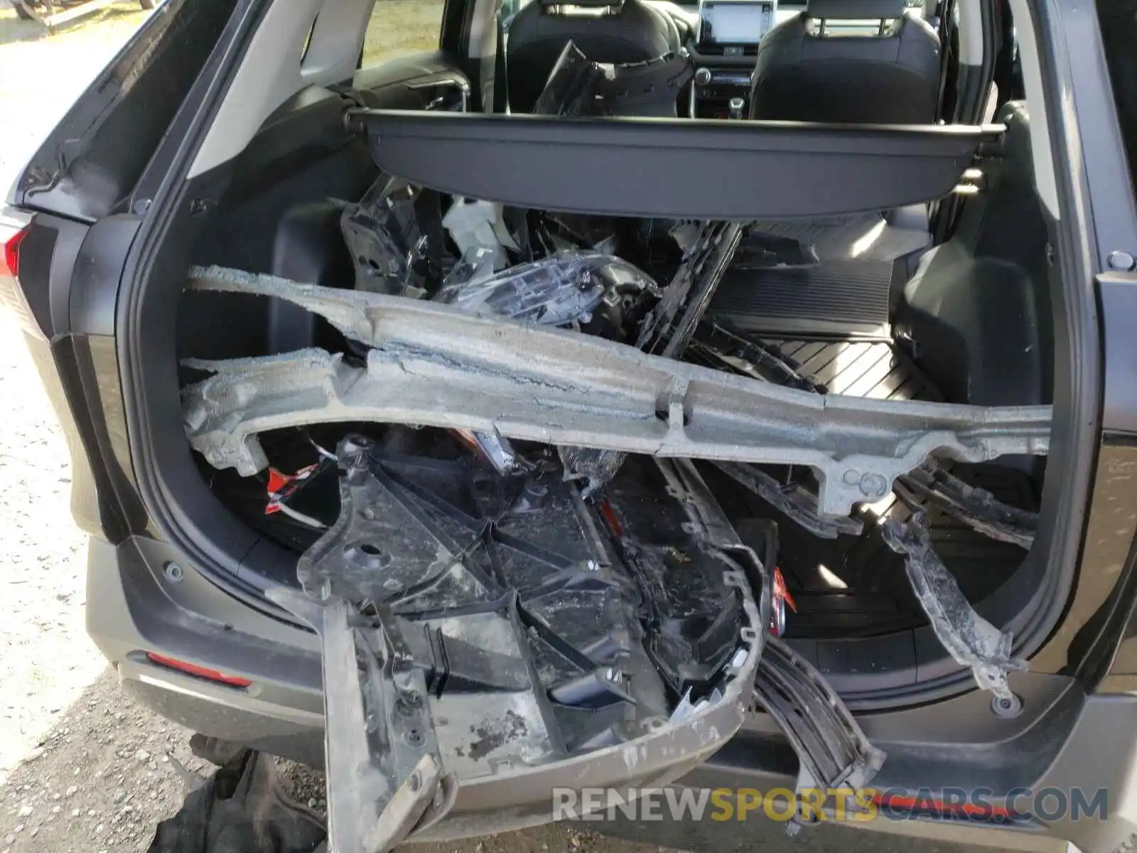 9 Photograph of a damaged car 2T3J1RFV3LC133720 TOYOTA RAV4 2020