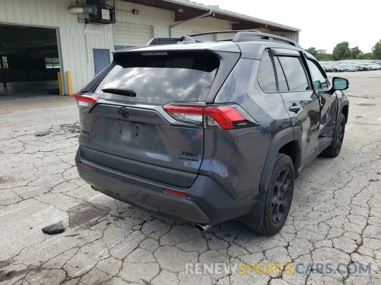 4 Photograph of a damaged car 2T3J1RFV4LC085015 TOYOTA RAV4 2020