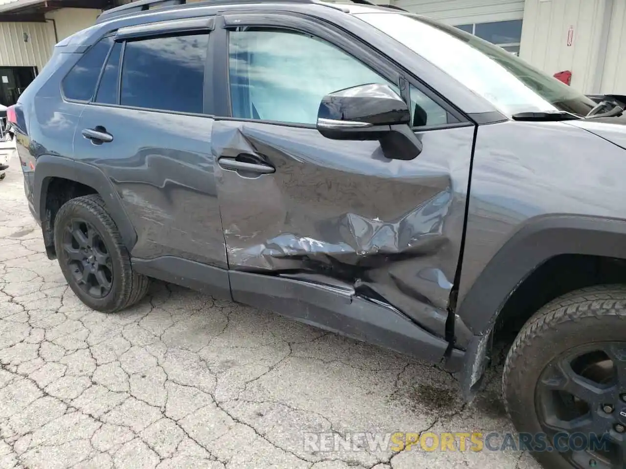 9 Photograph of a damaged car 2T3J1RFV4LC085015 TOYOTA RAV4 2020