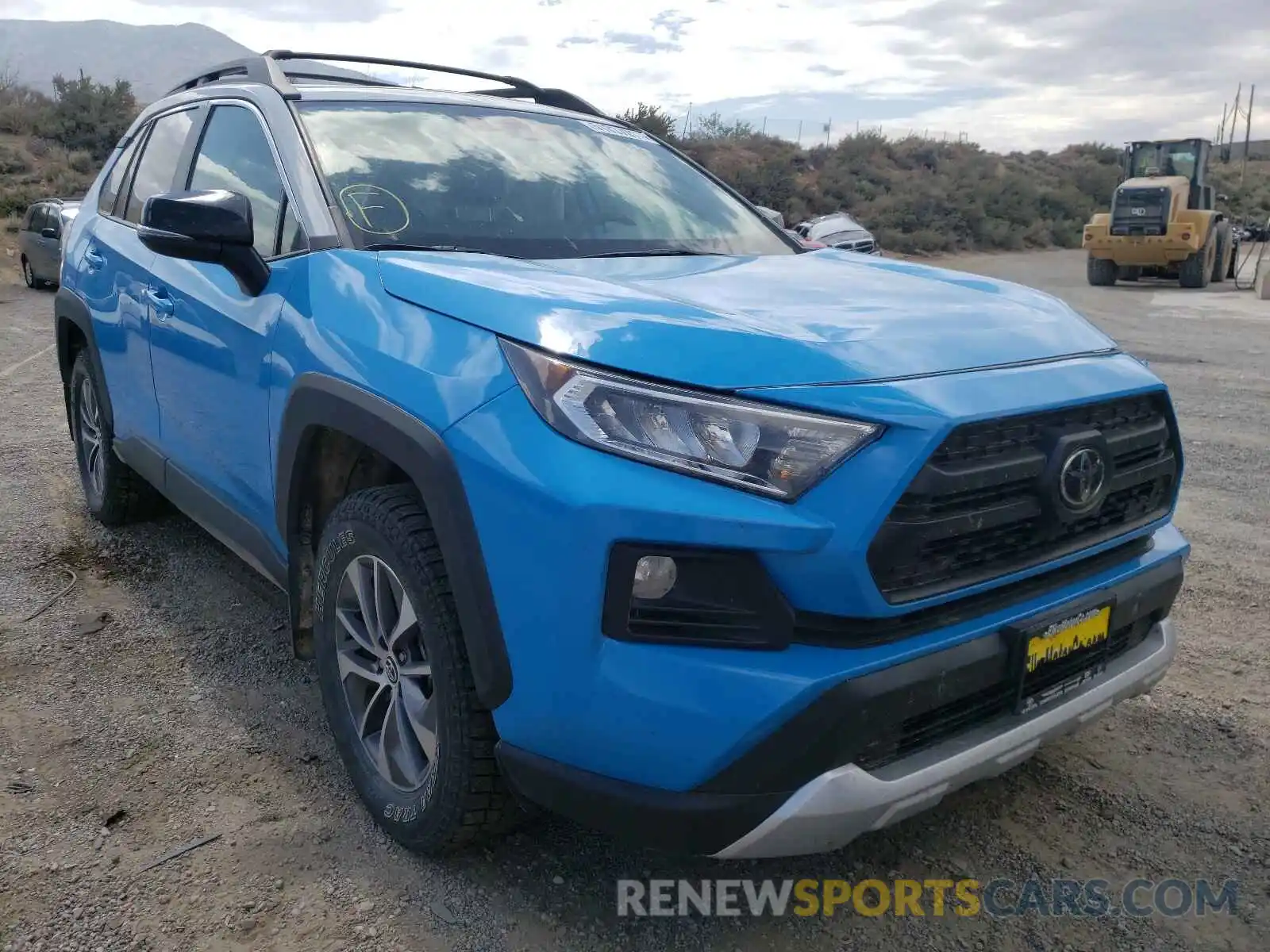 1 Photograph of a damaged car 2T3J1RFV5LC081068 TOYOTA RAV4 2020