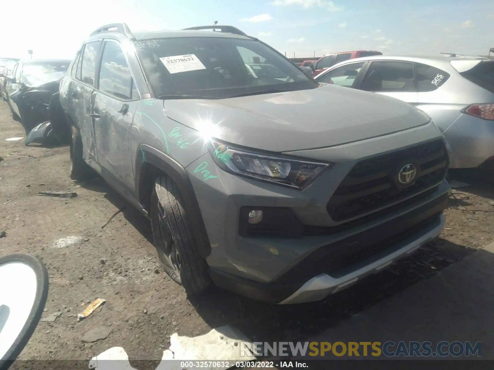 1 Photograph of a damaged car 2T3J1RFV5LC081197 TOYOTA RAV4 2020