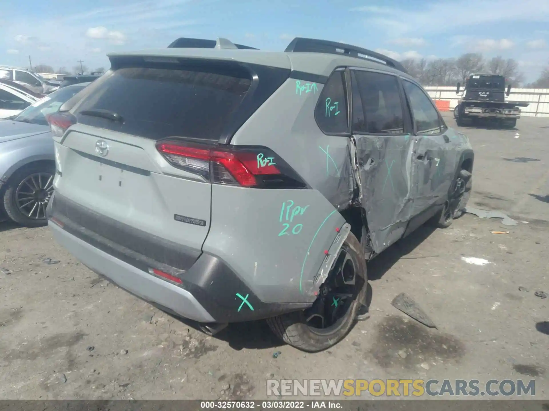 4 Photograph of a damaged car 2T3J1RFV5LC081197 TOYOTA RAV4 2020