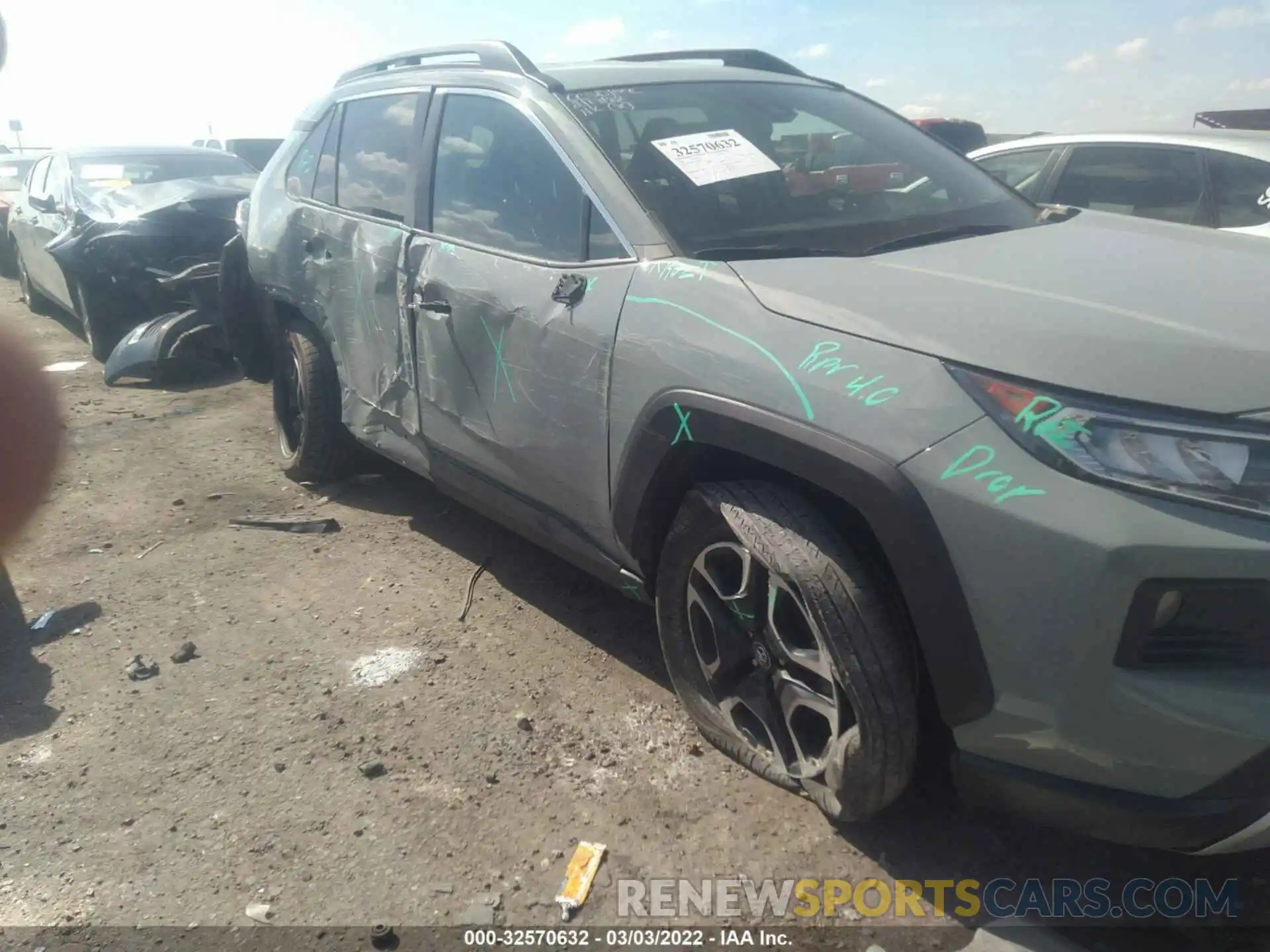 6 Photograph of a damaged car 2T3J1RFV5LC081197 TOYOTA RAV4 2020