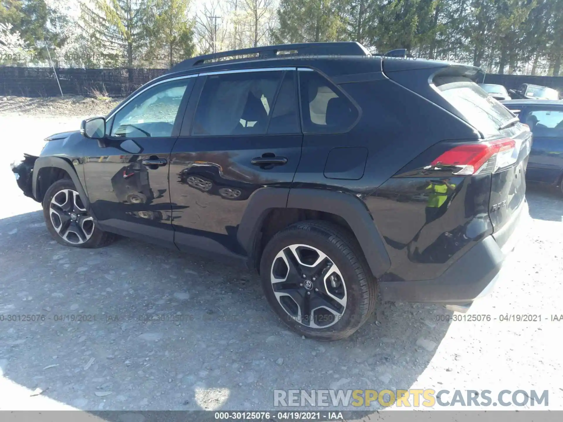 3 Photograph of a damaged car 2T3J1RFV5LC104199 TOYOTA RAV4 2020