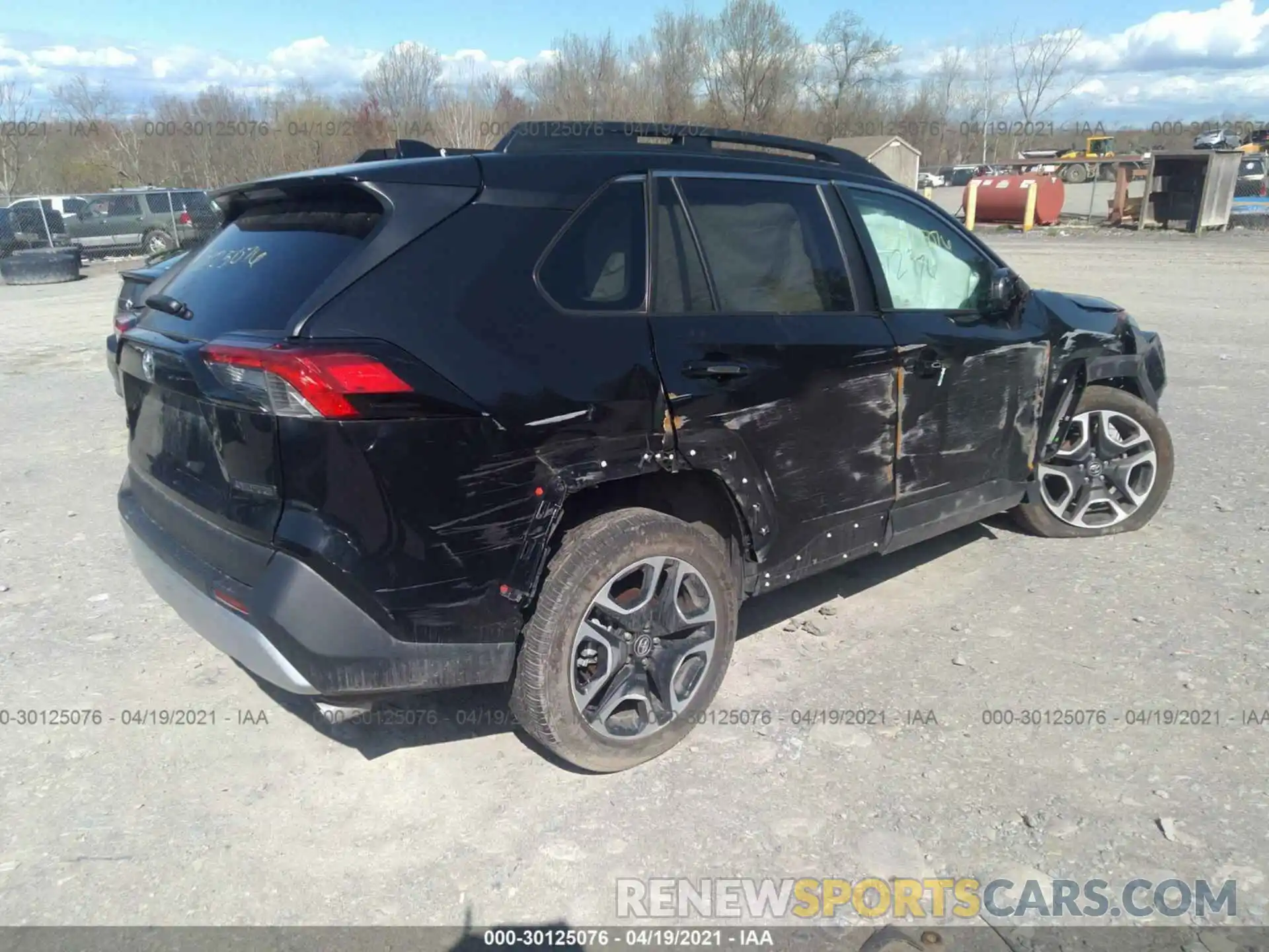 4 Photograph of a damaged car 2T3J1RFV5LC104199 TOYOTA RAV4 2020