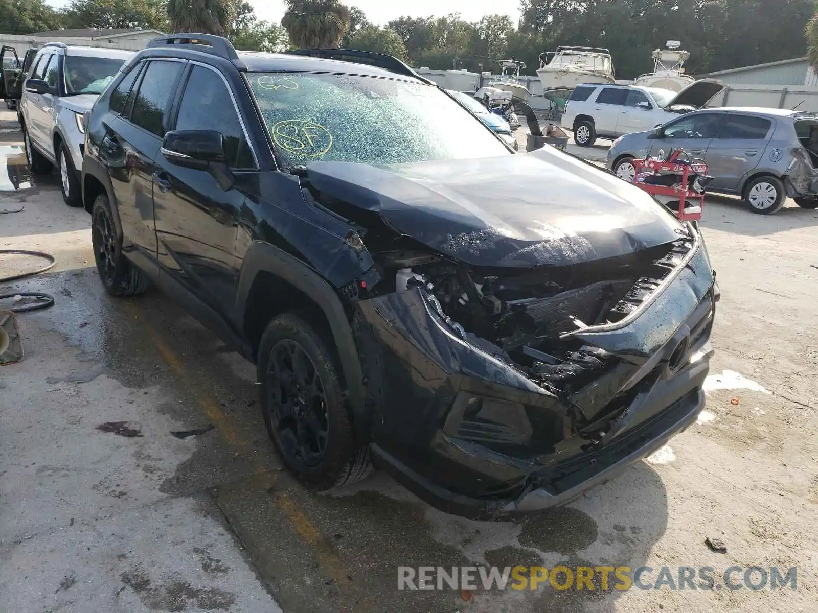 1 Photograph of a damaged car 2T3J1RFV5LC110763 TOYOTA RAV4 2020