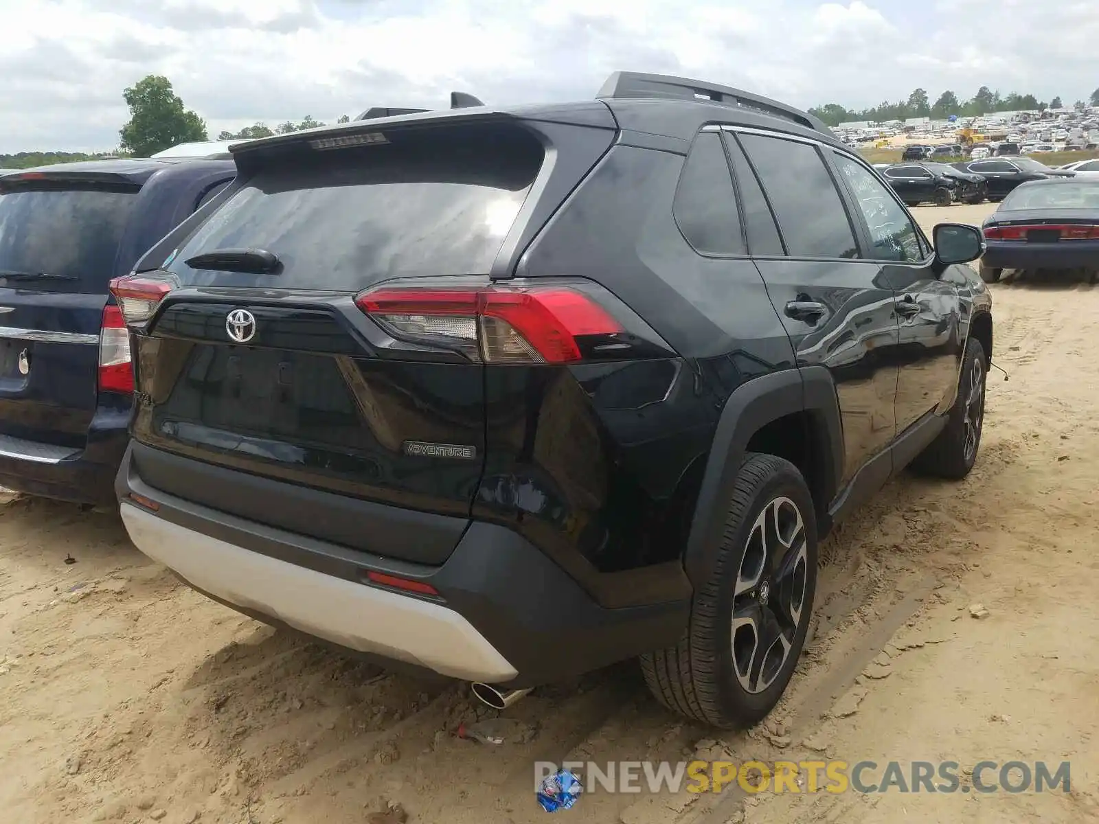 4 Photograph of a damaged car 2T3J1RFV5LC126221 TOYOTA RAV4 2020