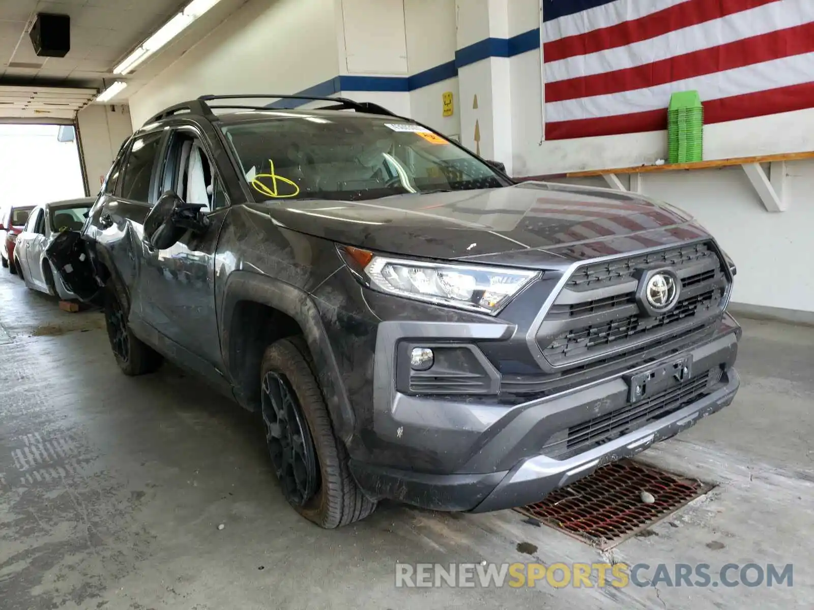 1 Photograph of a damaged car 2T3J1RFV5LC133122 TOYOTA RAV4 2020