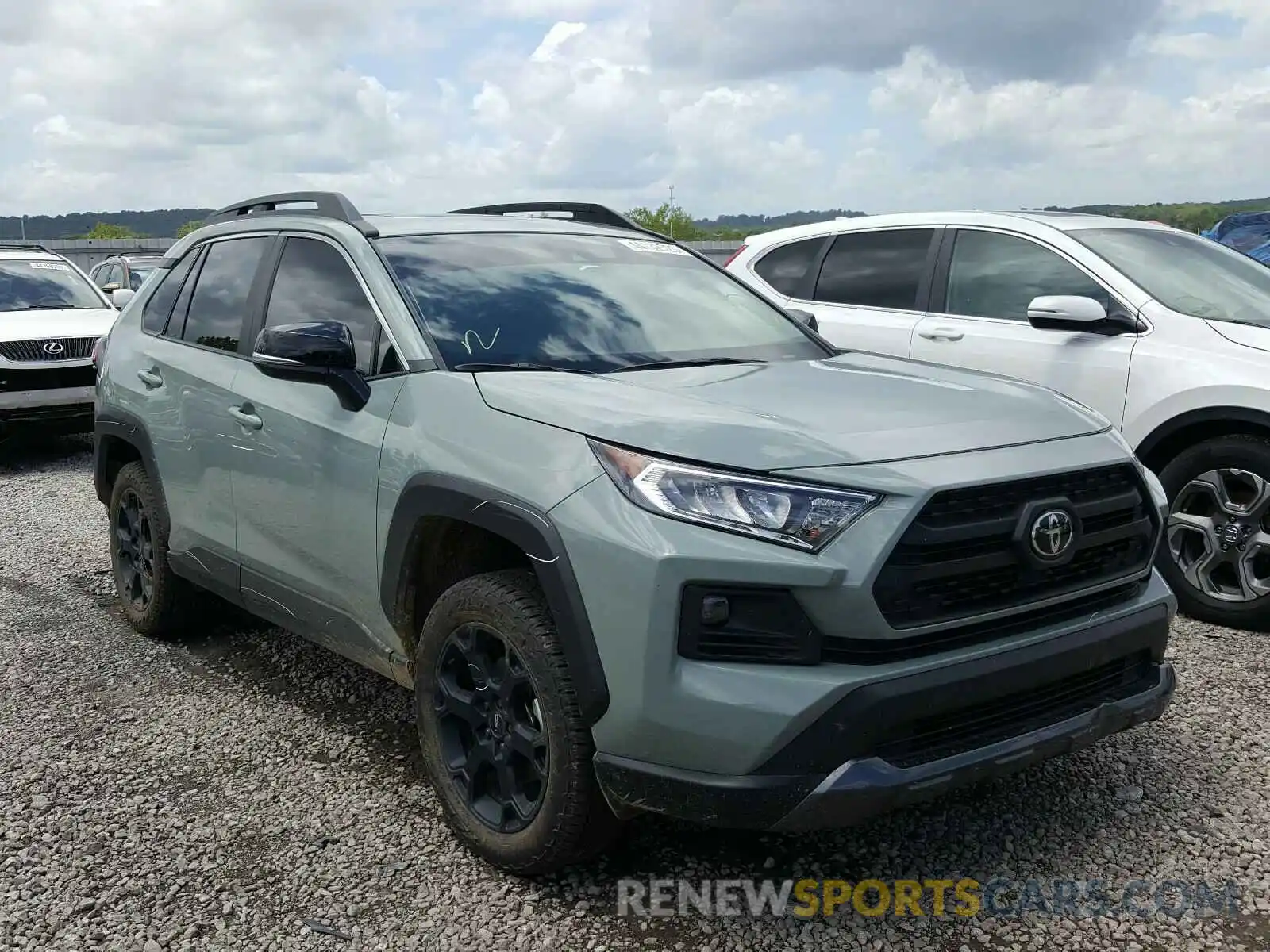 1 Photograph of a damaged car 2T3J1RFV6LC075151 TOYOTA RAV4 2020