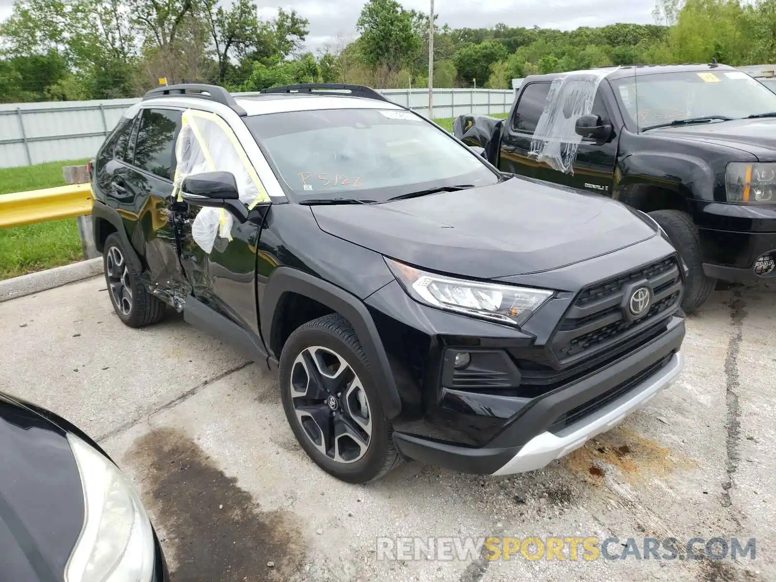 1 Photograph of a damaged car 2T3J1RFV6LC084979 TOYOTA RAV4 2020