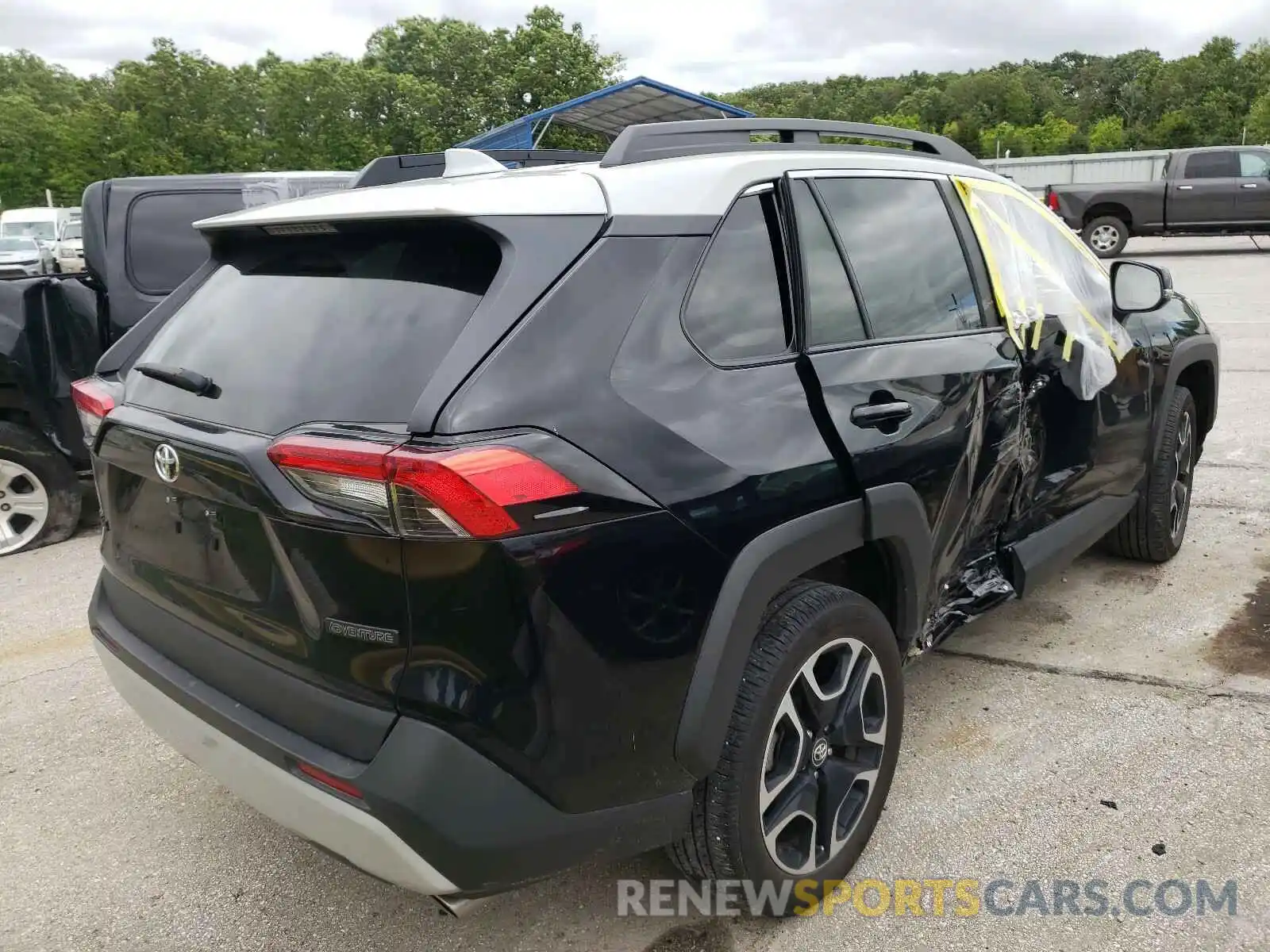 4 Photograph of a damaged car 2T3J1RFV6LC084979 TOYOTA RAV4 2020