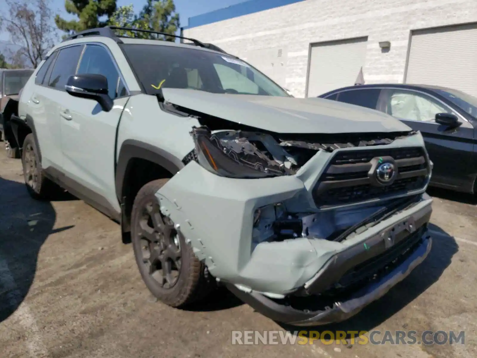 1 Photograph of a damaged car 2T3J1RFV6LC113025 TOYOTA RAV4 2020