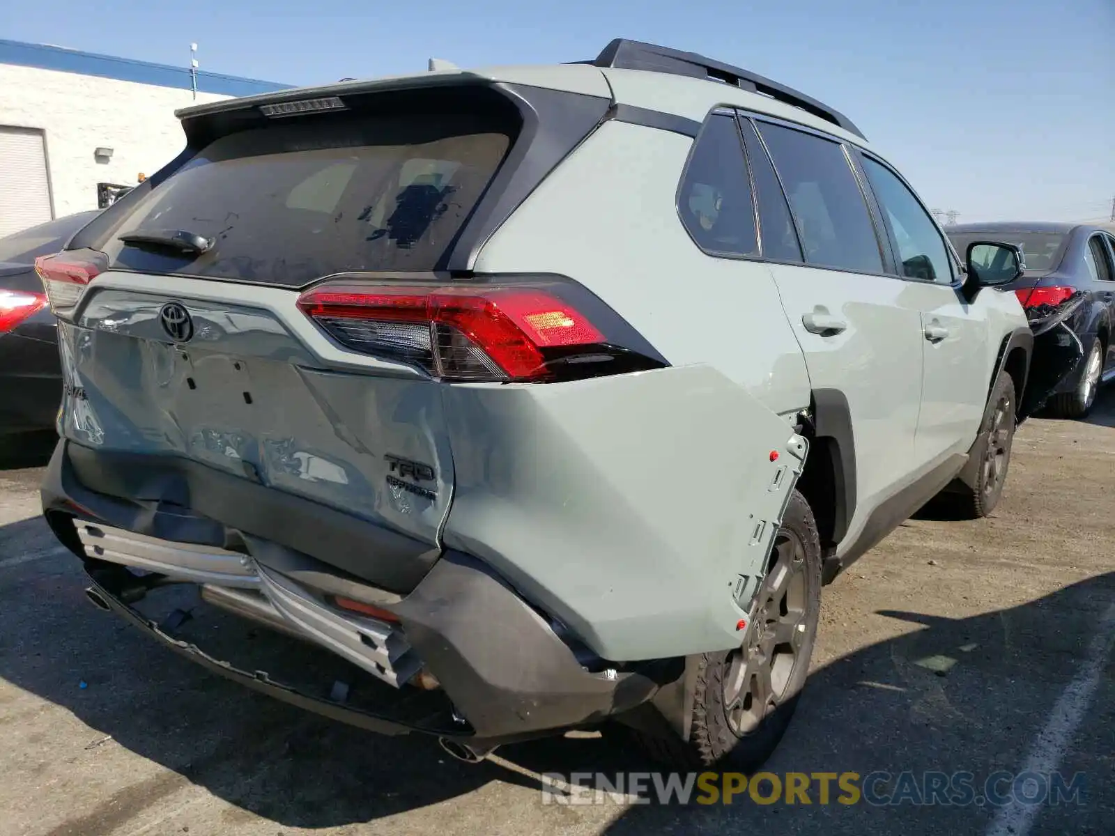 4 Photograph of a damaged car 2T3J1RFV6LC113025 TOYOTA RAV4 2020