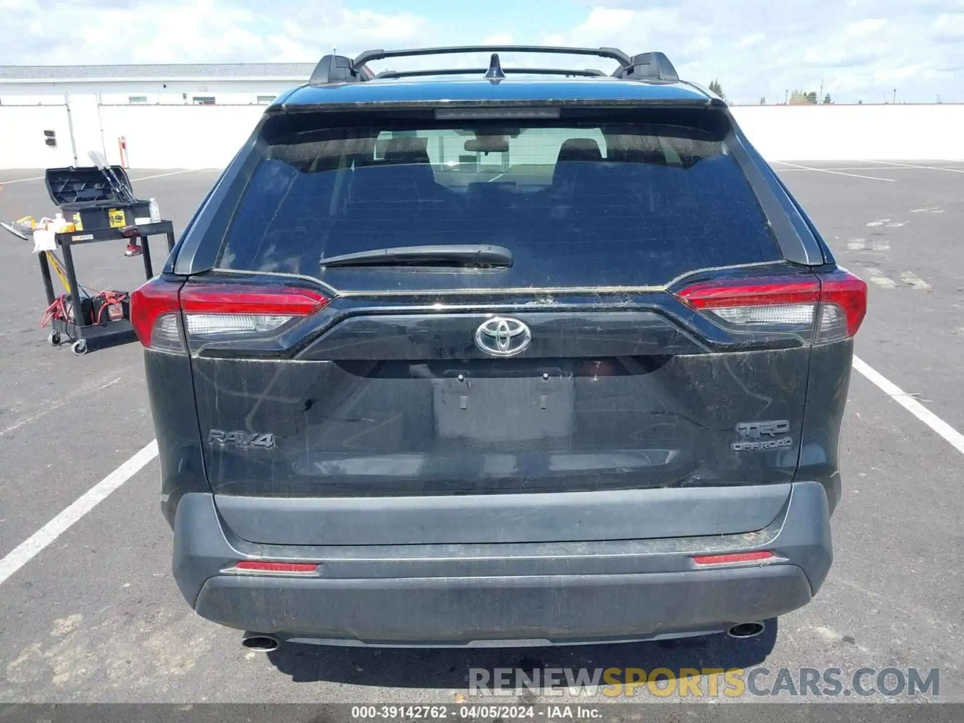 17 Photograph of a damaged car 2T3J1RFV7LC067446 TOYOTA RAV4 2020