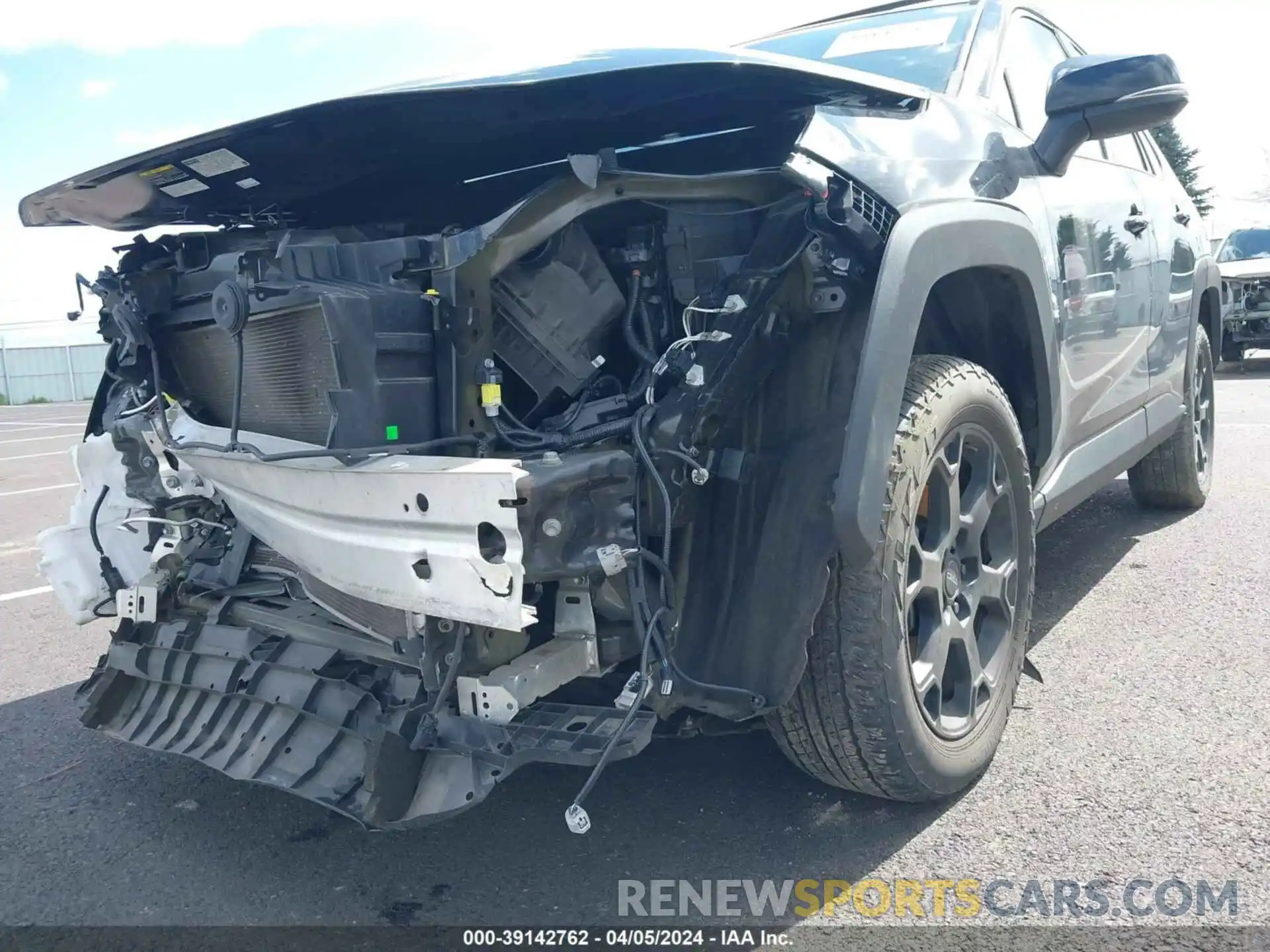 18 Photograph of a damaged car 2T3J1RFV7LC067446 TOYOTA RAV4 2020