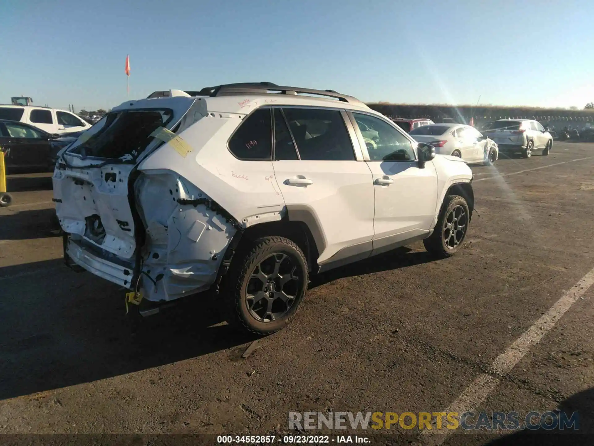 4 Фотография поврежденного автомобиля 2T3J1RFV7LC113292 TOYOTA RAV4 2020