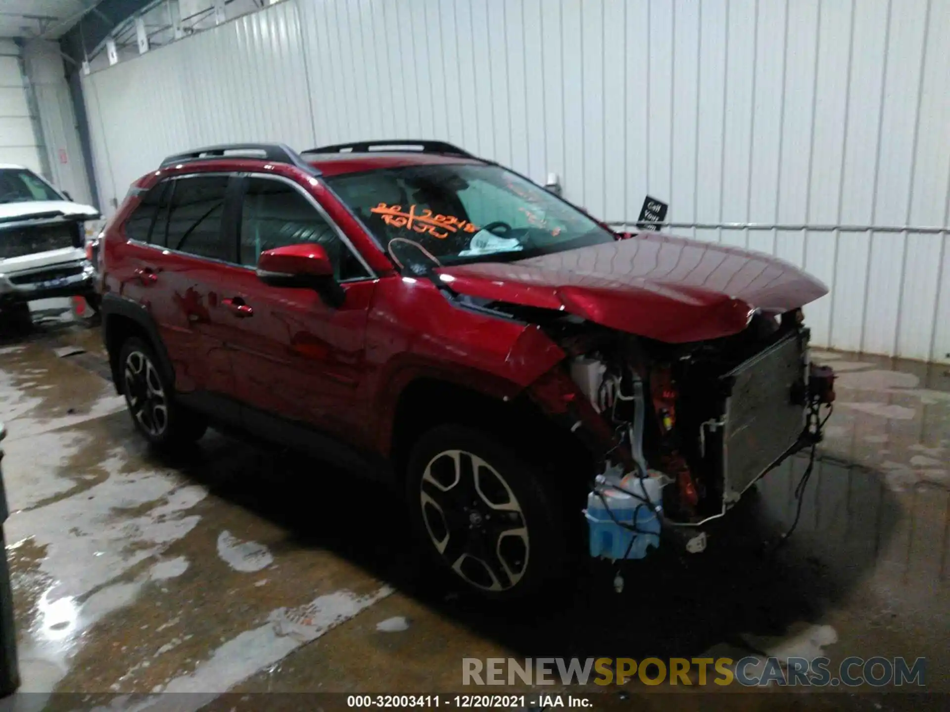 1 Photograph of a damaged car 2T3J1RFV8LC083378 TOYOTA RAV4 2020