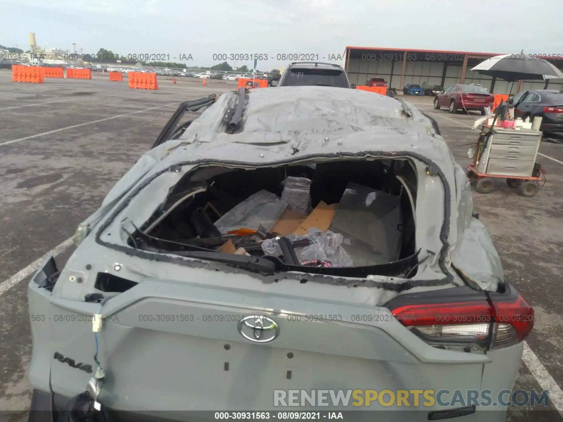 6 Photograph of a damaged car 2T3J1RFV8LC092078 TOYOTA RAV4 2020