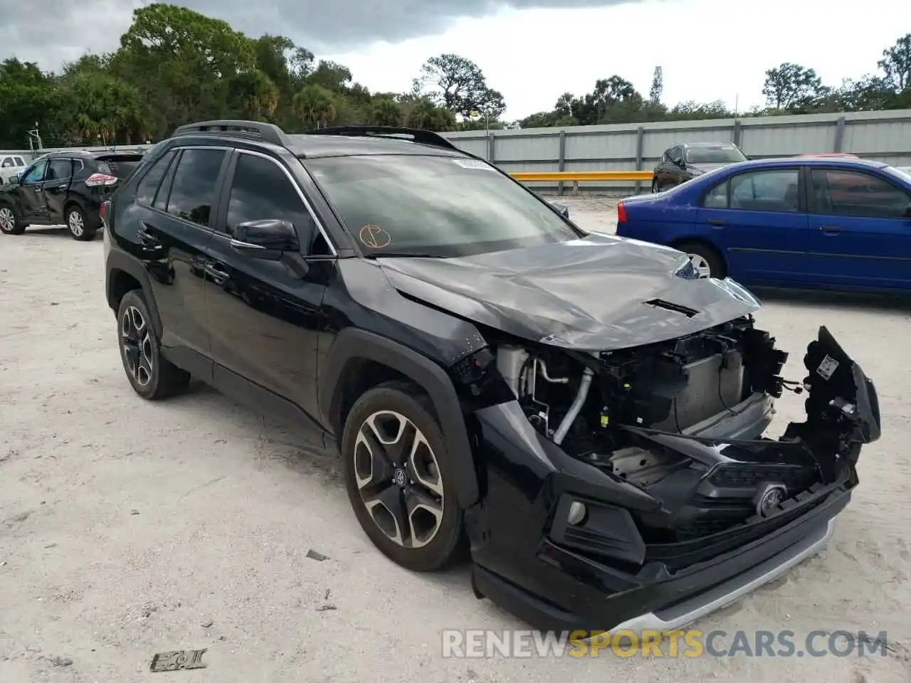 1 Photograph of a damaged car 2T3J1RFV8LC129243 TOYOTA RAV4 2020