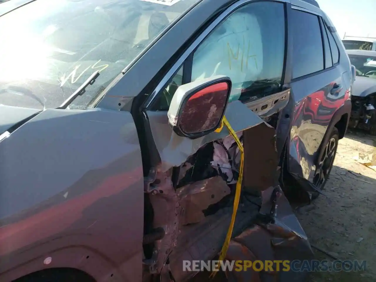 10 Photograph of a damaged car 2T3J1RFV9LC082921 TOYOTA RAV4 2020