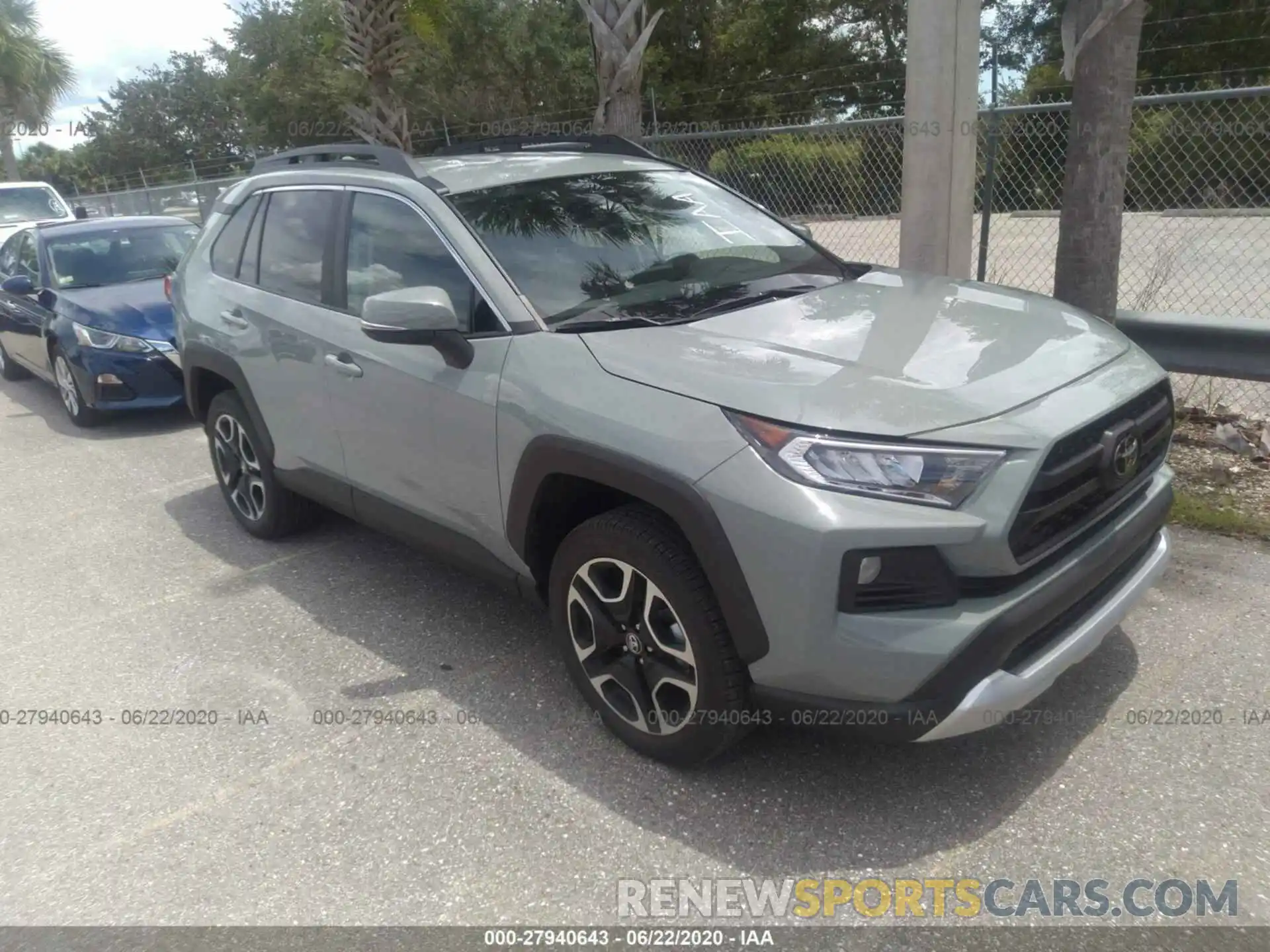 1 Photograph of a damaged car 2T3J1RFVXLC088534 TOYOTA RAV4 2020