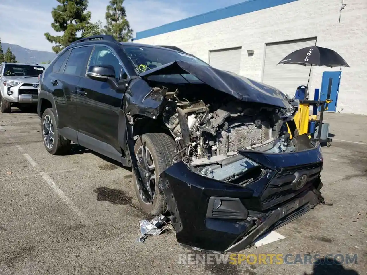 1 Photograph of a damaged car 2T3J1RFVXLC092888 TOYOTA RAV4 2020