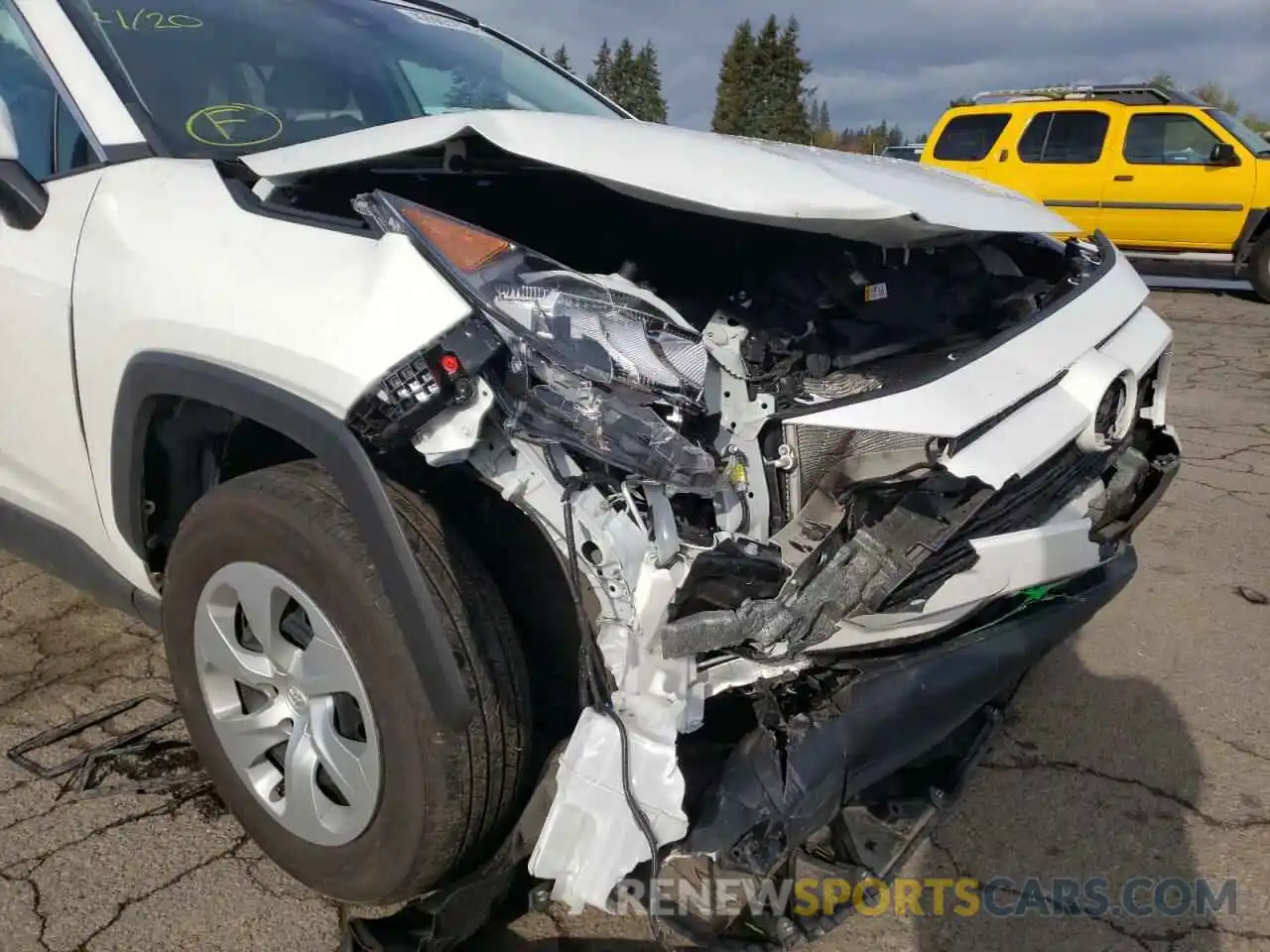 9 Photograph of a damaged car 2T3K1RFV0LW061572 TOYOTA RAV4 2020