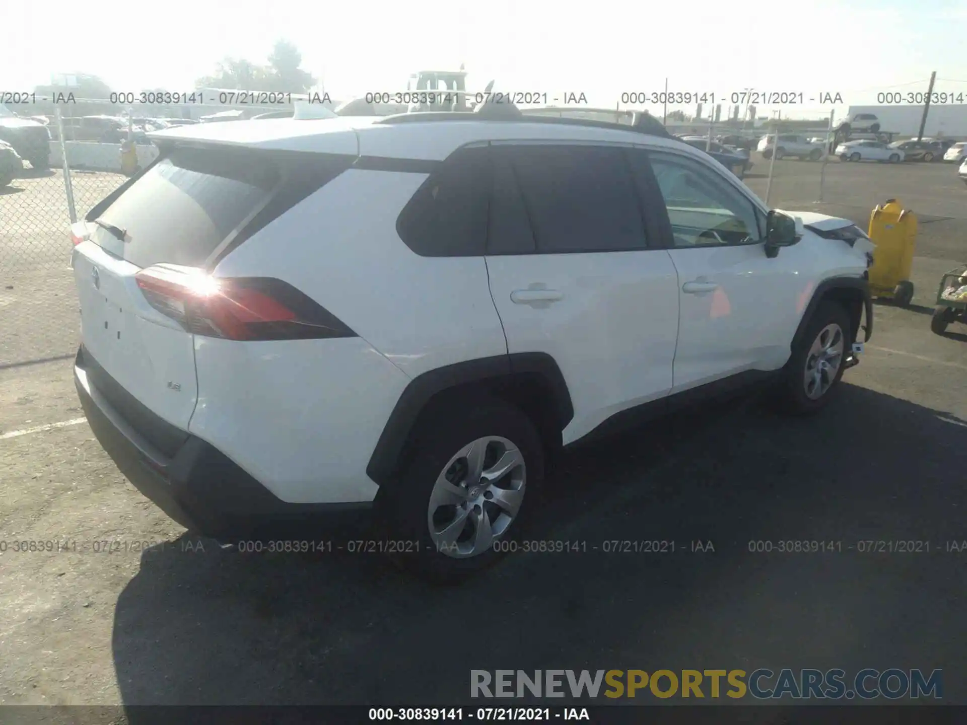 4 Фотография поврежденного автомобиля 2T3K1RFV0LW062026 TOYOTA RAV4 2020