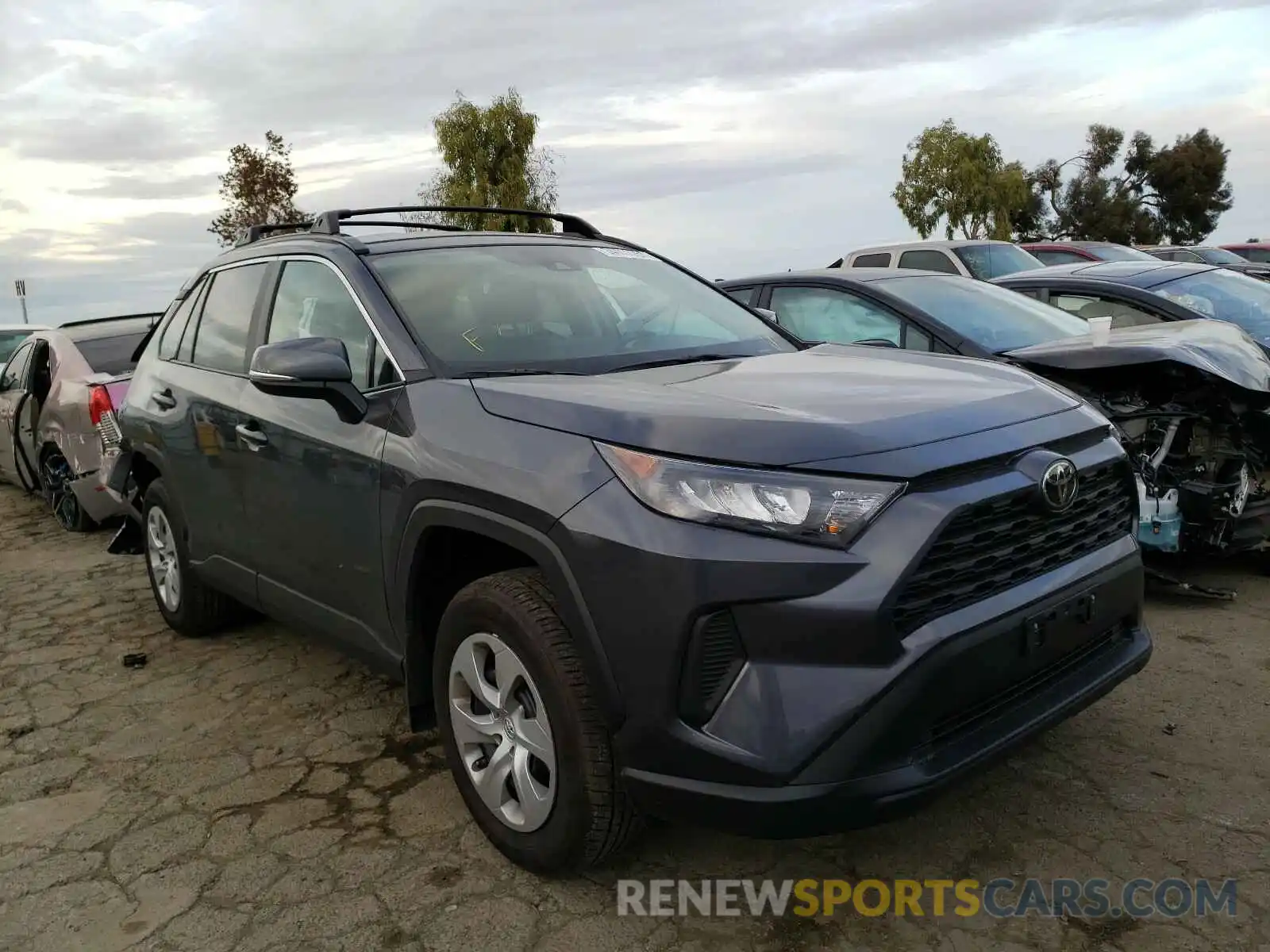 1 Photograph of a damaged car 2T3K1RFV0LW099108 TOYOTA RAV4 2020