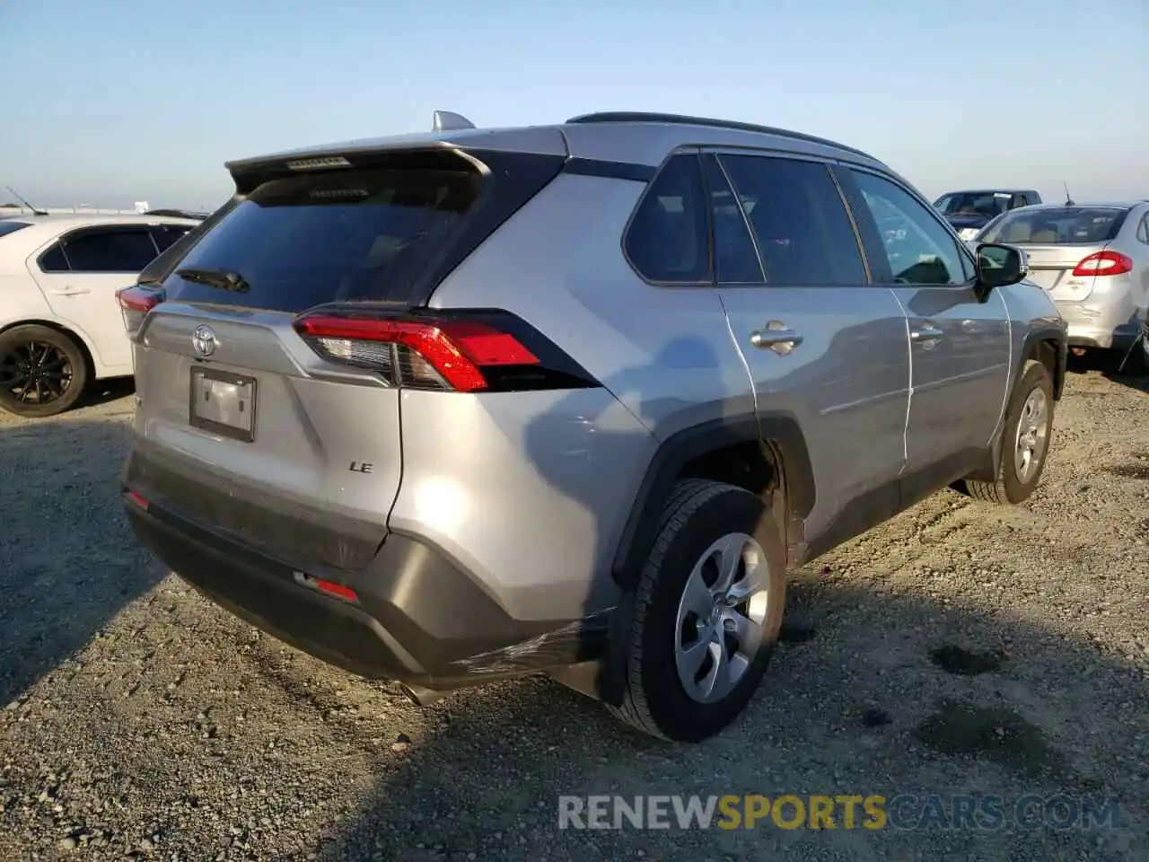 4 Photograph of a damaged car 2T3K1RFV1LC060402 TOYOTA RAV4 2020