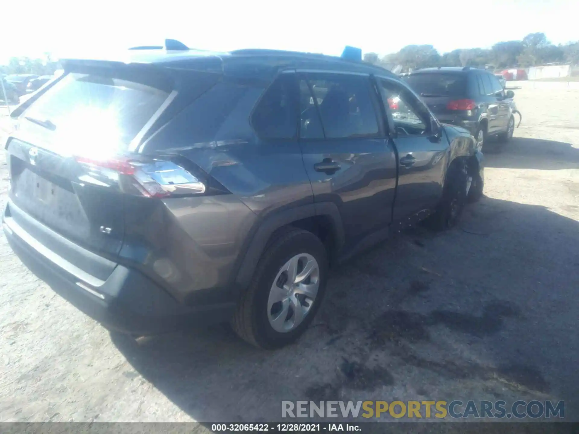 4 Фотография поврежденного автомобиля 2T3K1RFV3LC039311 TOYOTA RAV4 2020