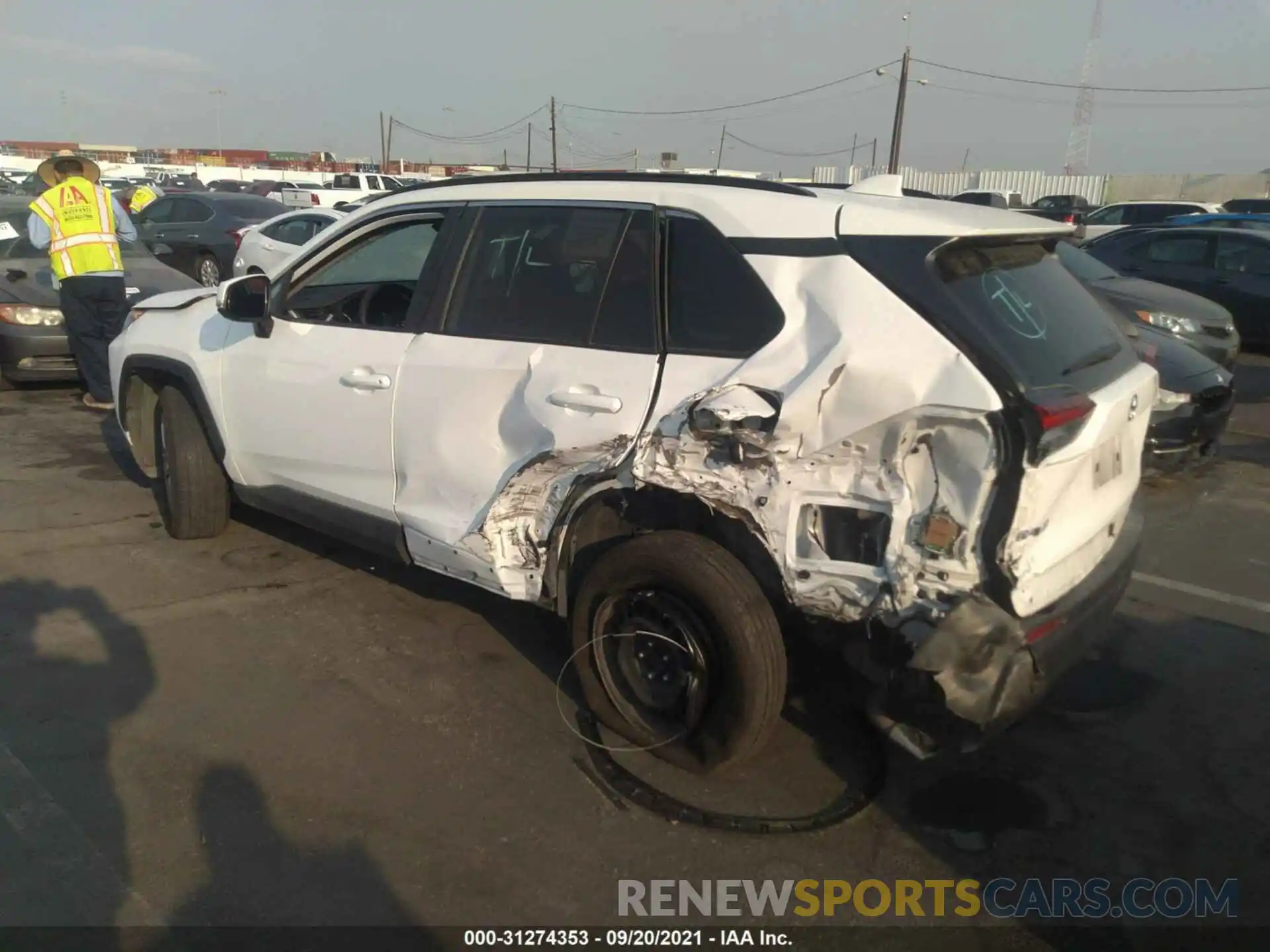 3 Фотография поврежденного автомобиля 2T3K1RFV7LW076103 TOYOTA RAV4 2020