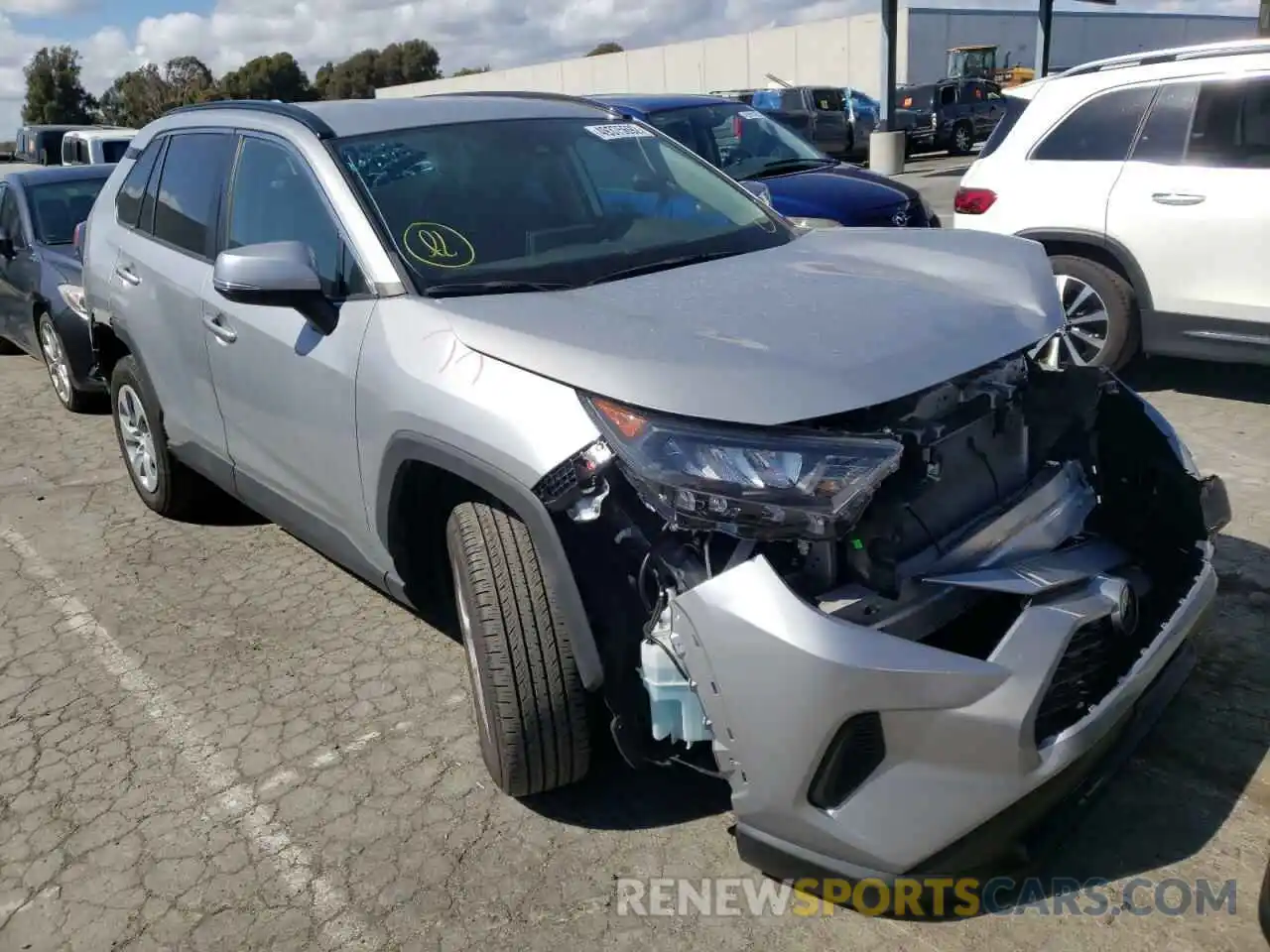 1 Photograph of a damaged car 2T3K1RFV8LW070276 TOYOTA RAV4 2020