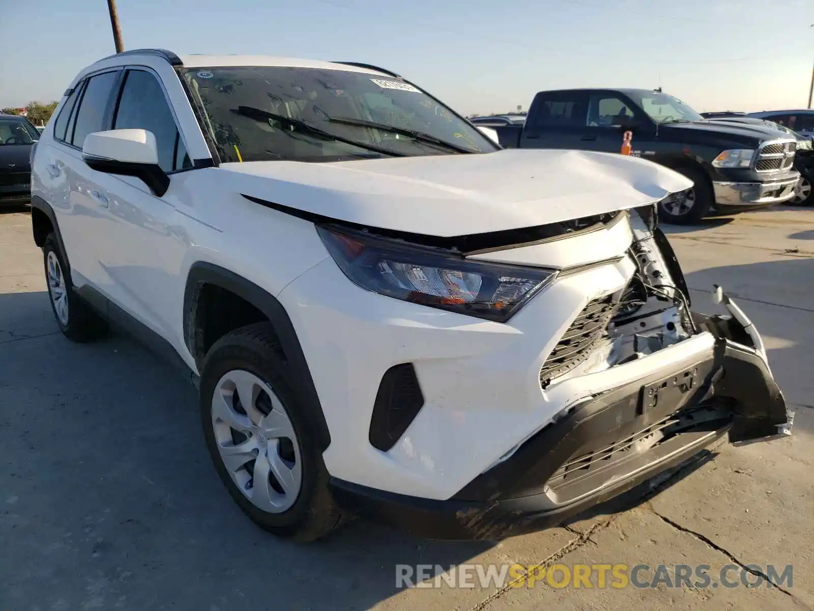 1 Photograph of a damaged car 2T3K1RFV9LW093260 TOYOTA RAV4 2020