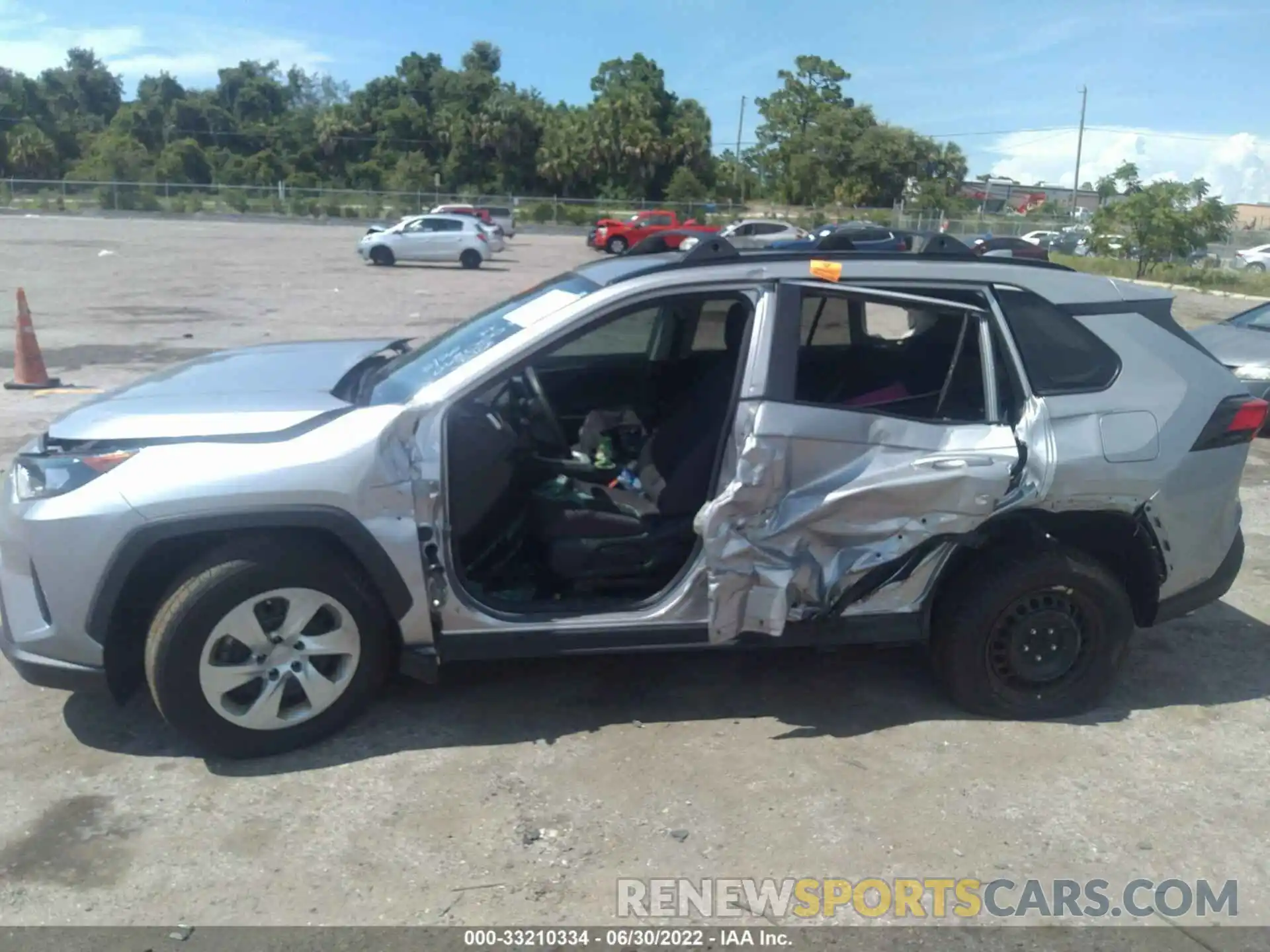 6 Photograph of a damaged car 2T3K1RFVXLC068000 TOYOTA RAV4 2020