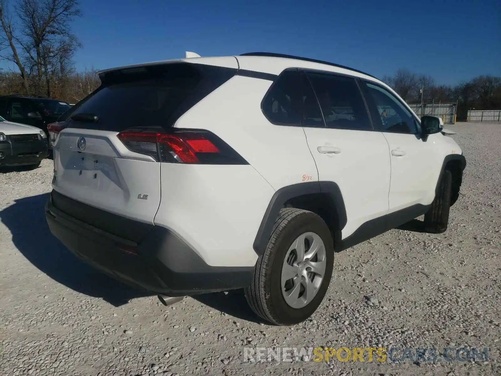 4 Photograph of a damaged car 2T3K1RFVXLW080601 TOYOTA RAV4 2020