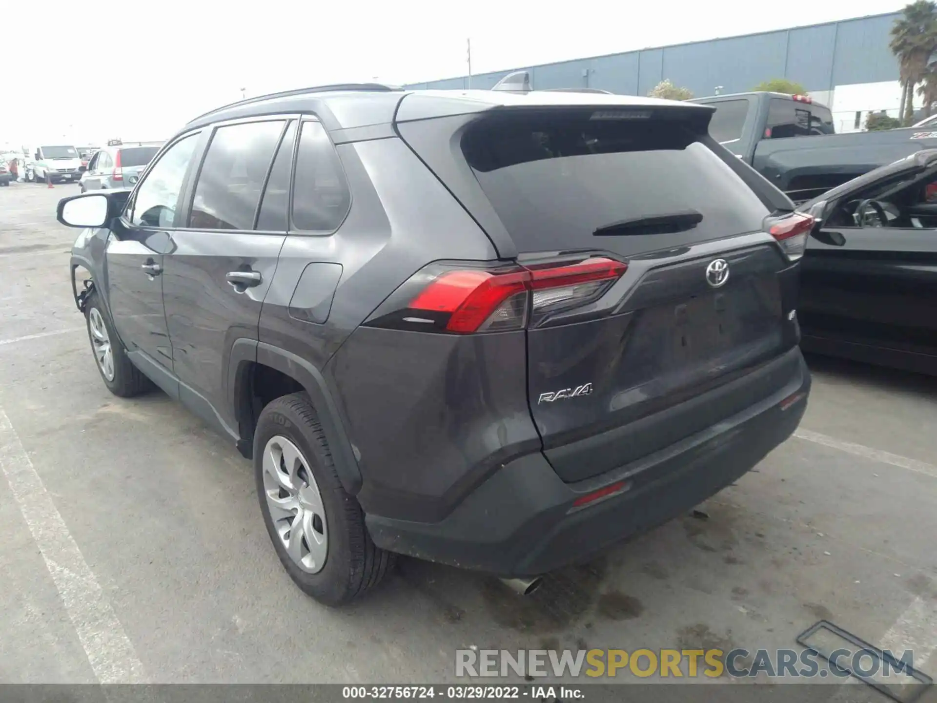 3 Фотография поврежденного автомобиля 2T3K1RFVXLW099746 TOYOTA RAV4 2020