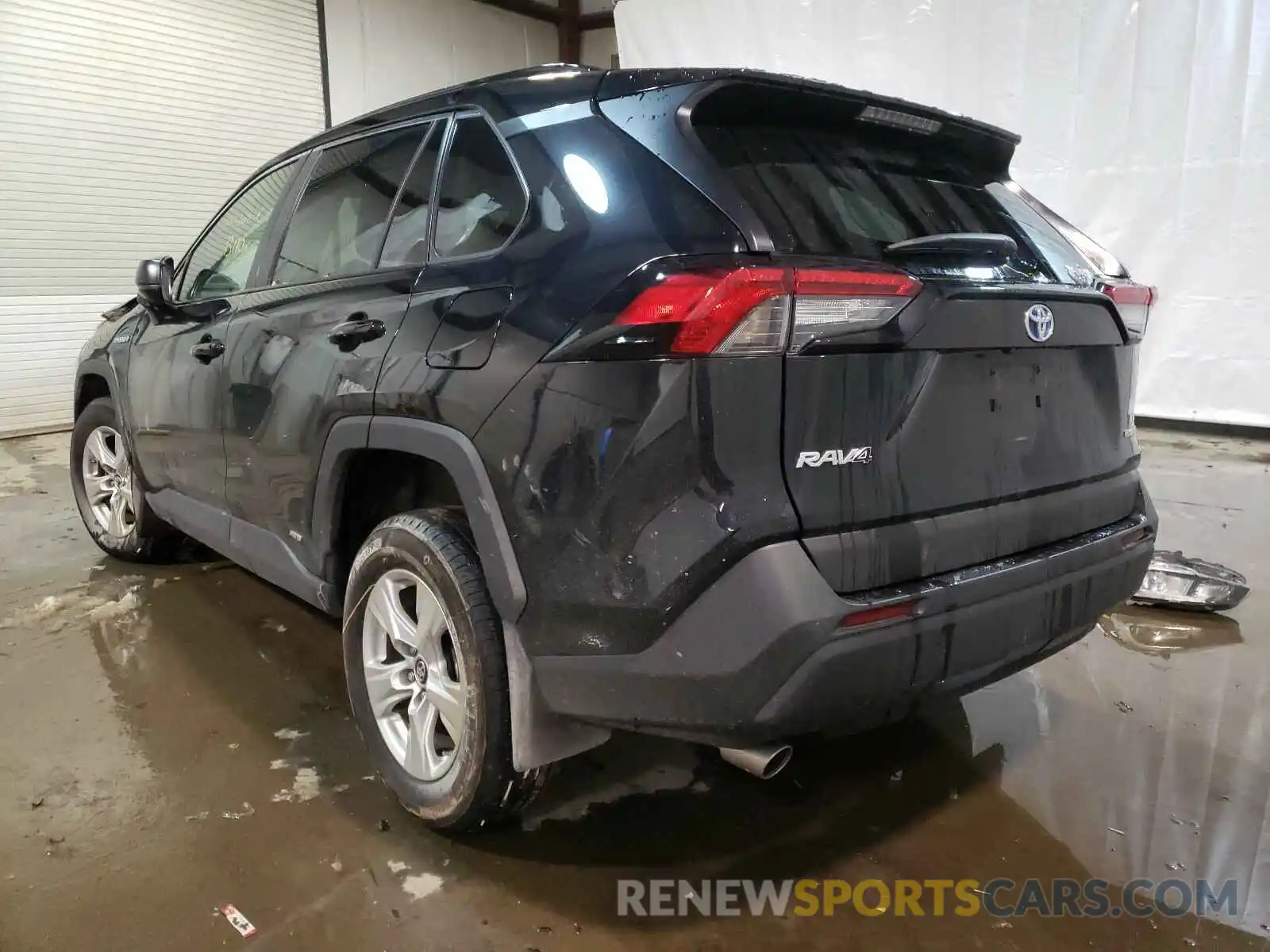 3 Photograph of a damaged car 2T3LWRFV0LW072447 TOYOTA RAV4 2020