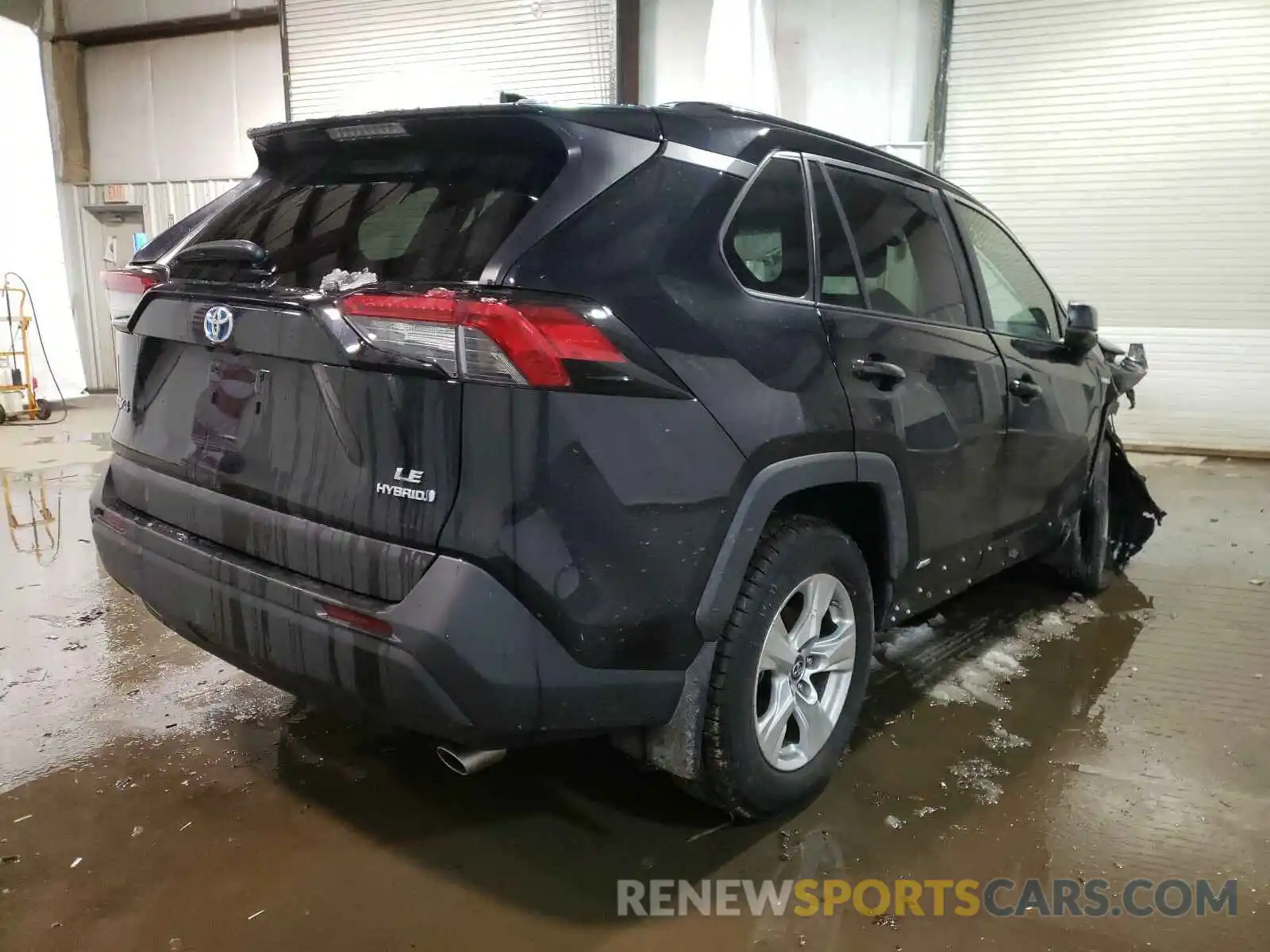 4 Photograph of a damaged car 2T3LWRFV0LW072447 TOYOTA RAV4 2020