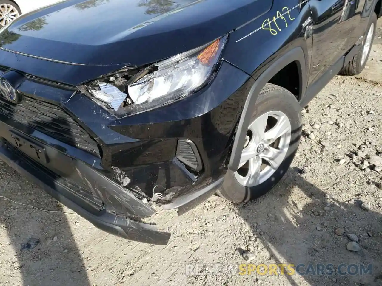 9 Photograph of a damaged car 2T3LWRFV0LW089720 TOYOTA RAV4 2020