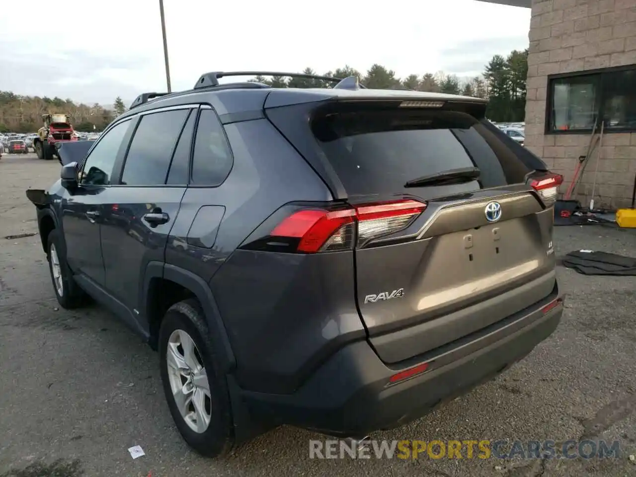 3 Photograph of a damaged car 2T3LWRFV1LW053518 TOYOTA RAV4 2020