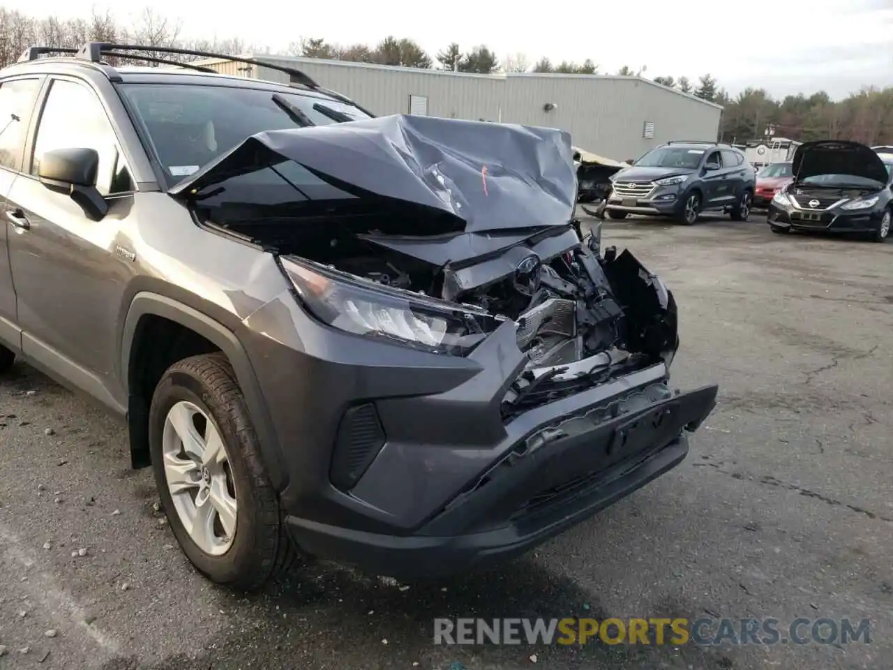 9 Photograph of a damaged car 2T3LWRFV1LW053518 TOYOTA RAV4 2020