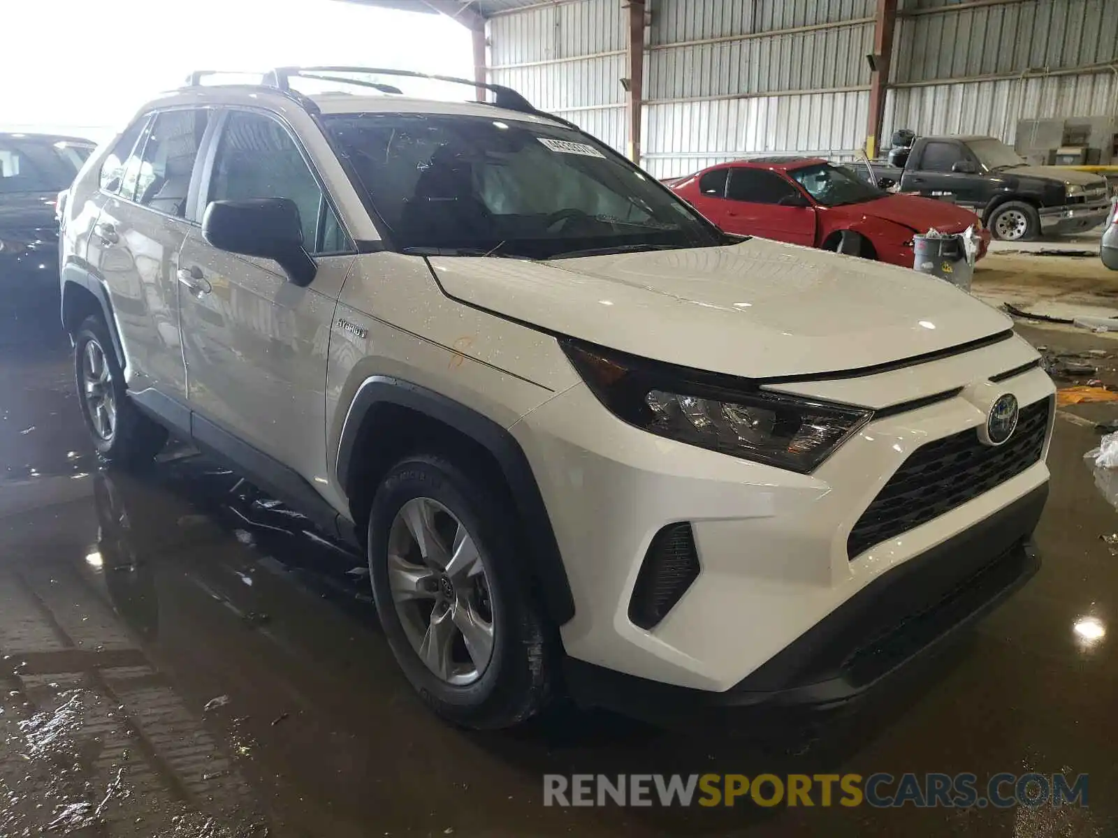 1 Photograph of a damaged car 2T3LWRFV2LW081702 TOYOTA RAV4 2020