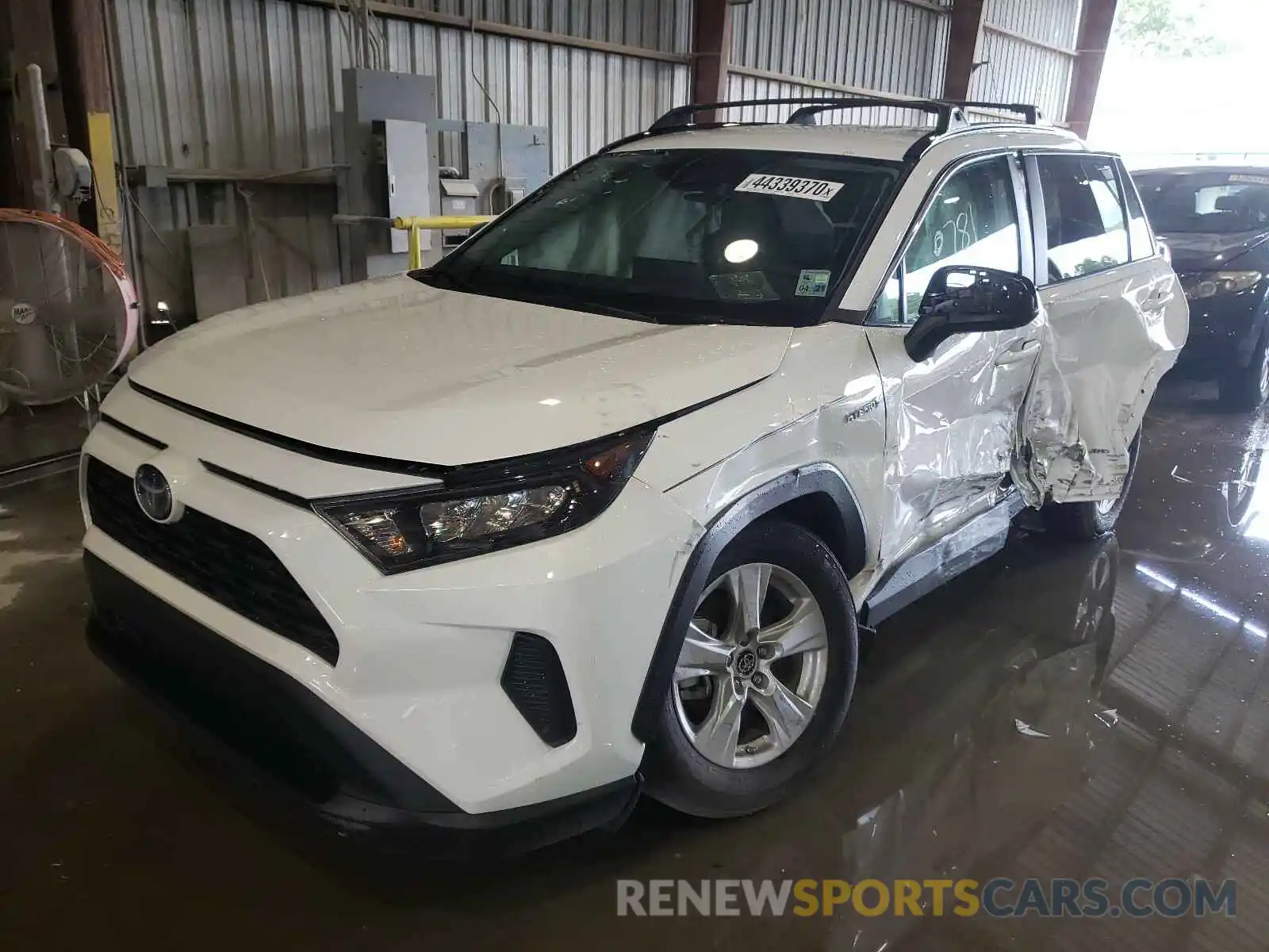 2 Photograph of a damaged car 2T3LWRFV2LW081702 TOYOTA RAV4 2020