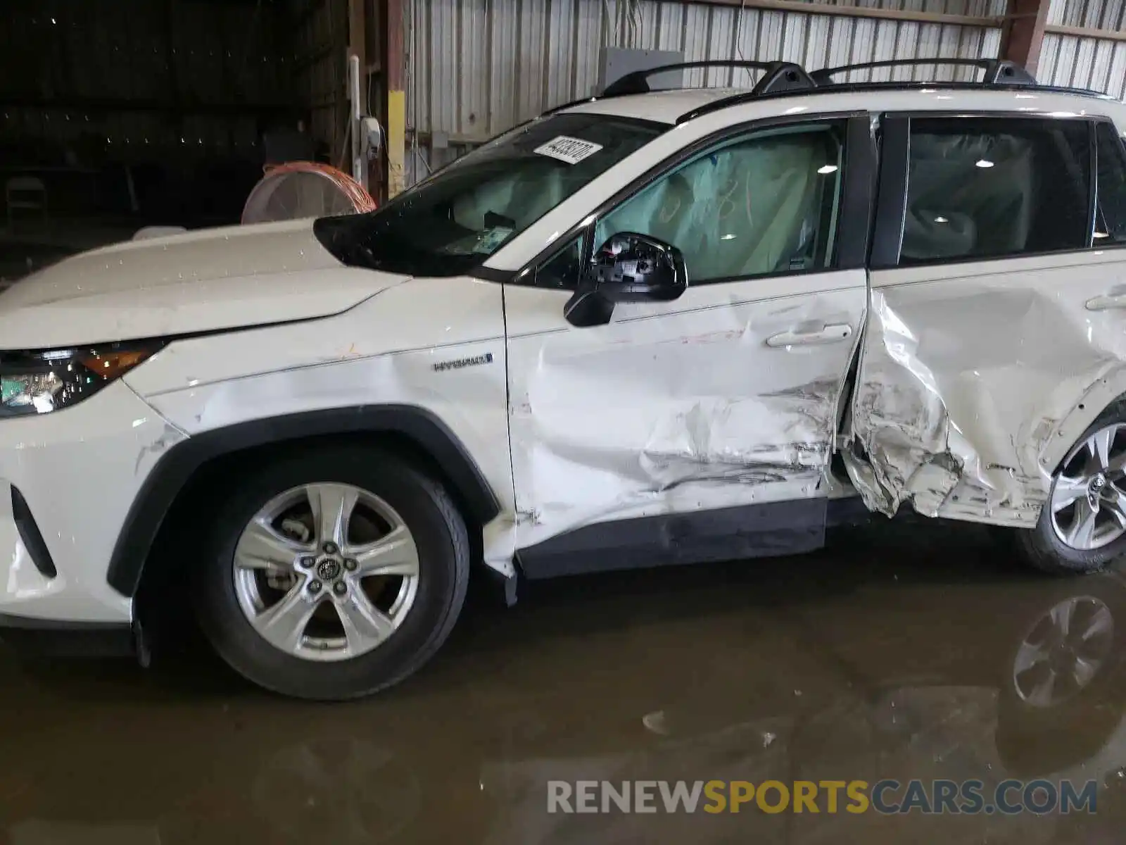 9 Photograph of a damaged car 2T3LWRFV2LW081702 TOYOTA RAV4 2020