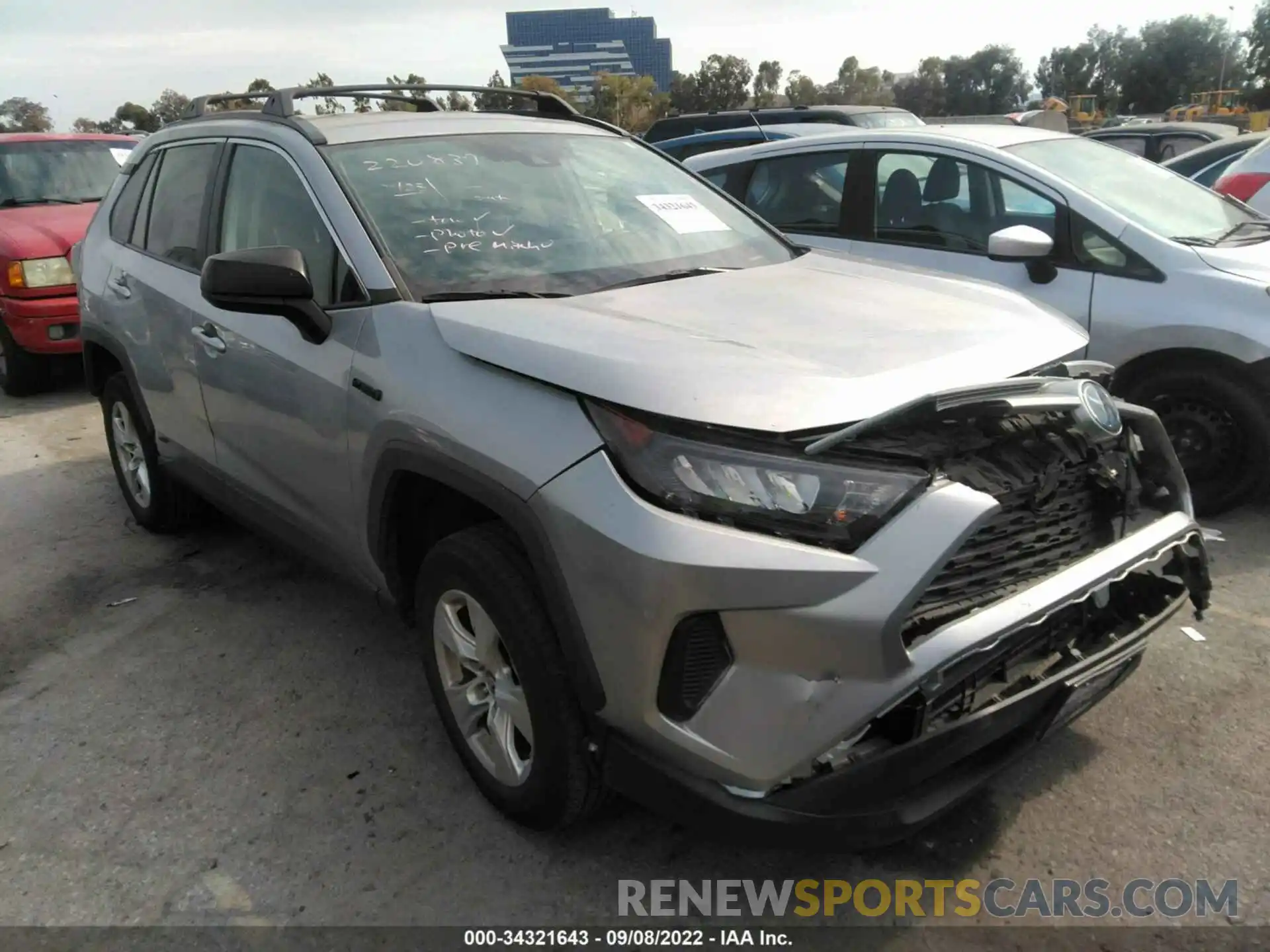 1 Photograph of a damaged car 2T3LWRFV3LW055531 TOYOTA RAV4 2020