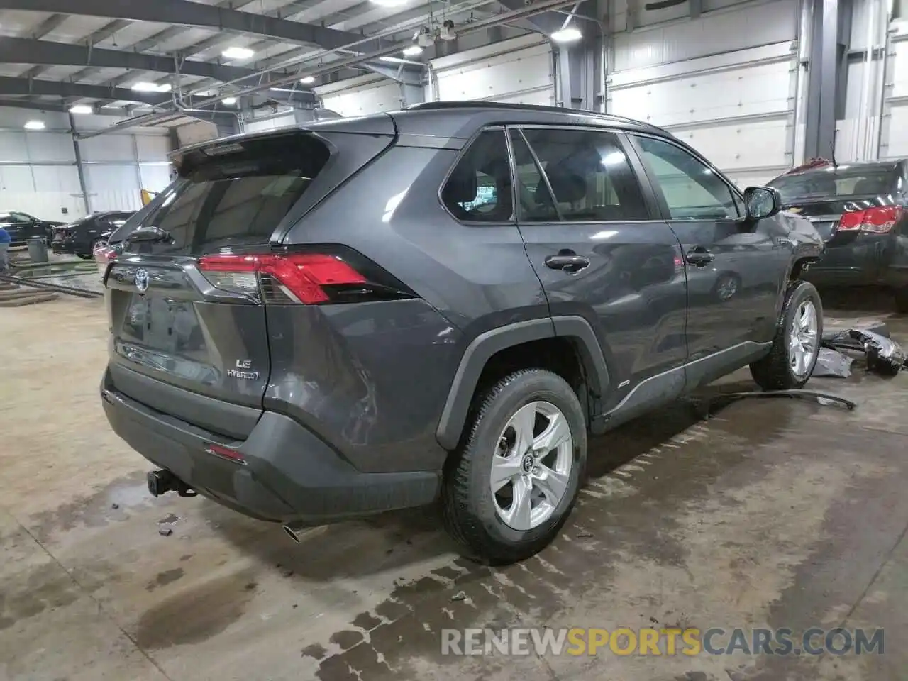 4 Photograph of a damaged car 2T3LWRFV4LW047471 TOYOTA RAV4 2020