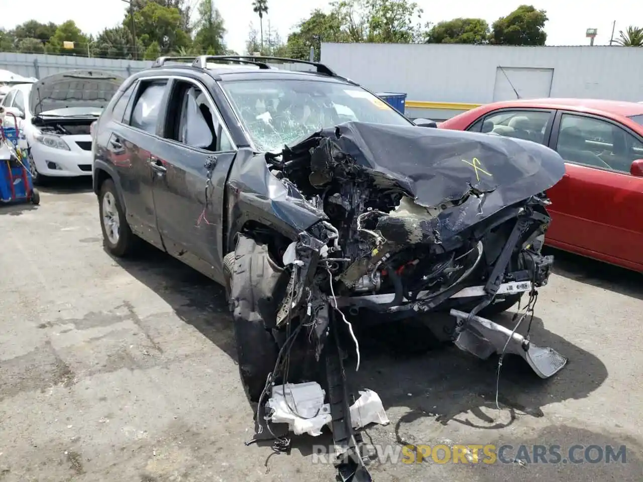 1 Photograph of a damaged car 2T3LWRFV5LW059001 TOYOTA RAV4 2020