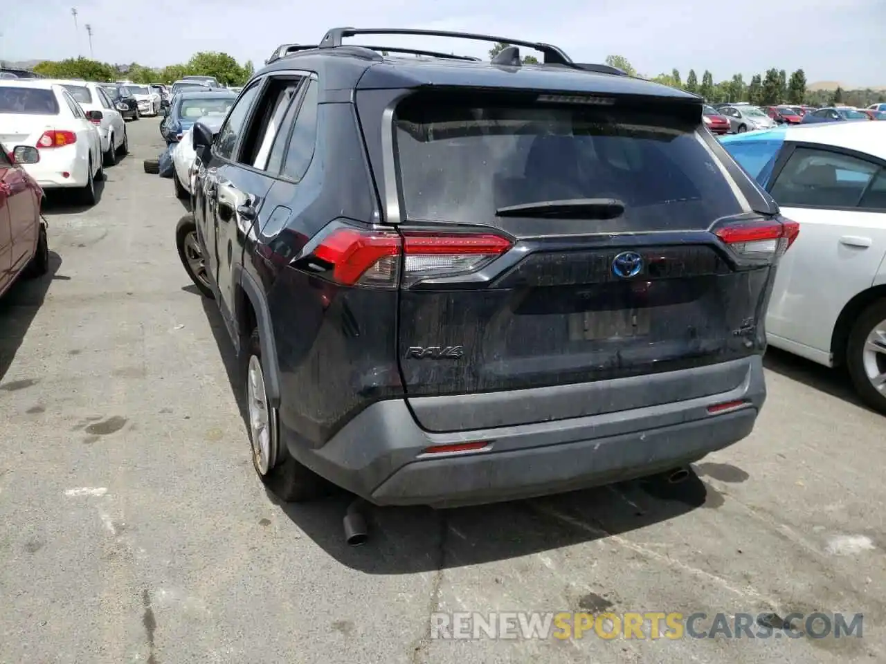 3 Photograph of a damaged car 2T3LWRFV5LW059001 TOYOTA RAV4 2020