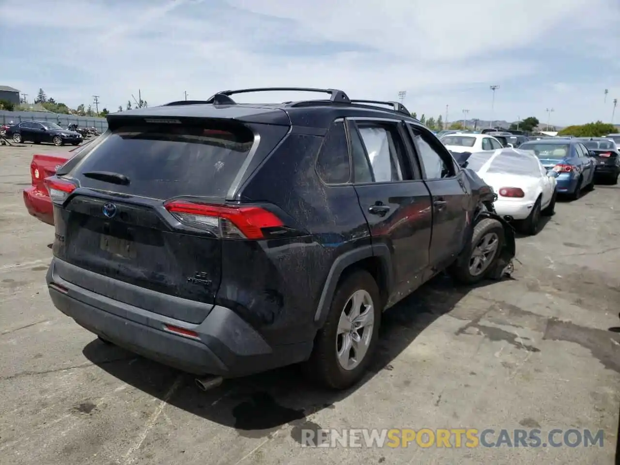 4 Photograph of a damaged car 2T3LWRFV5LW059001 TOYOTA RAV4 2020